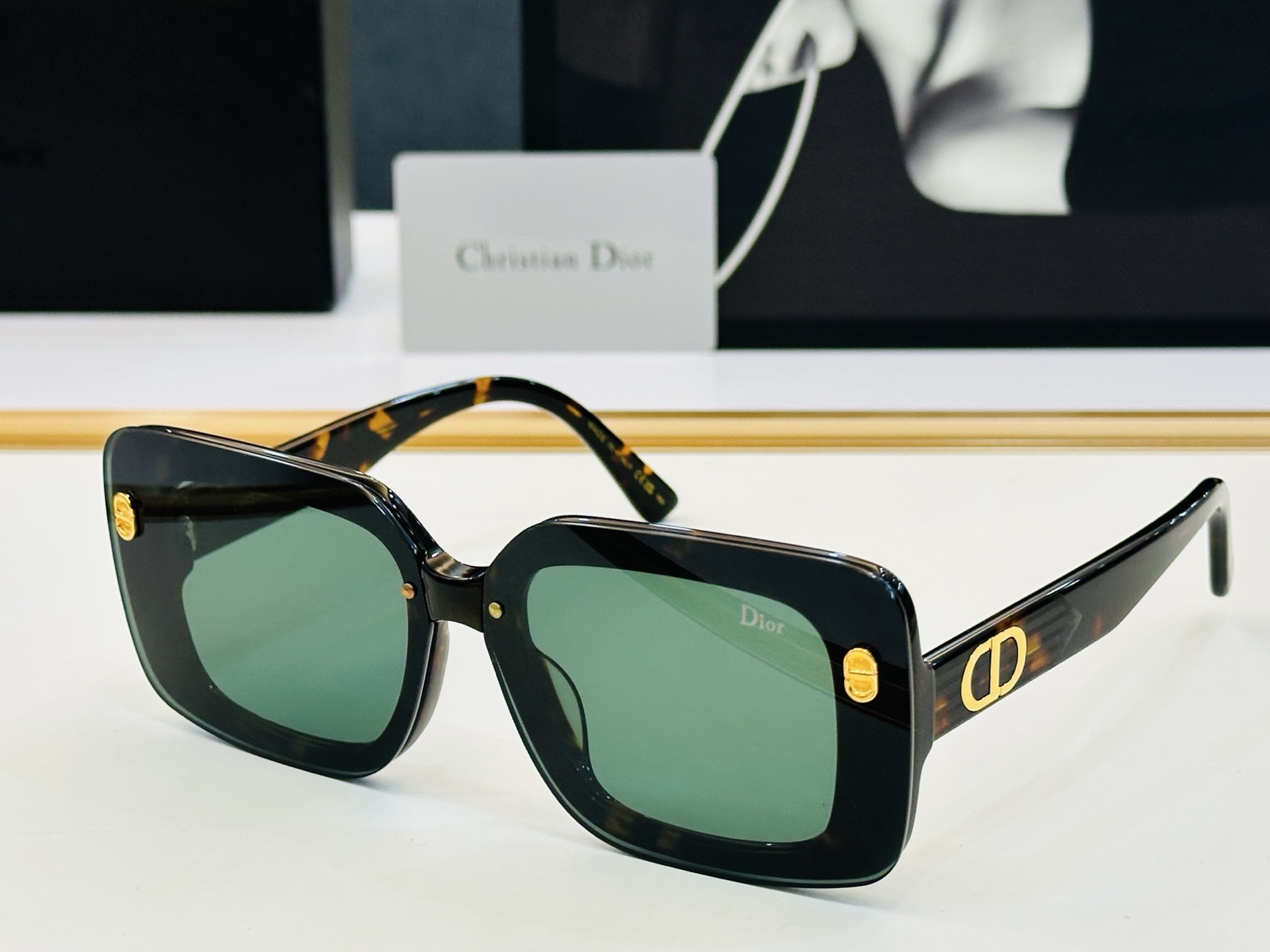 🔻🔻🔻DIO* 迪家 CD17UCR Size：70口10-145 春夏款墨镜 😎🔆 K搭配镜腿精致 质