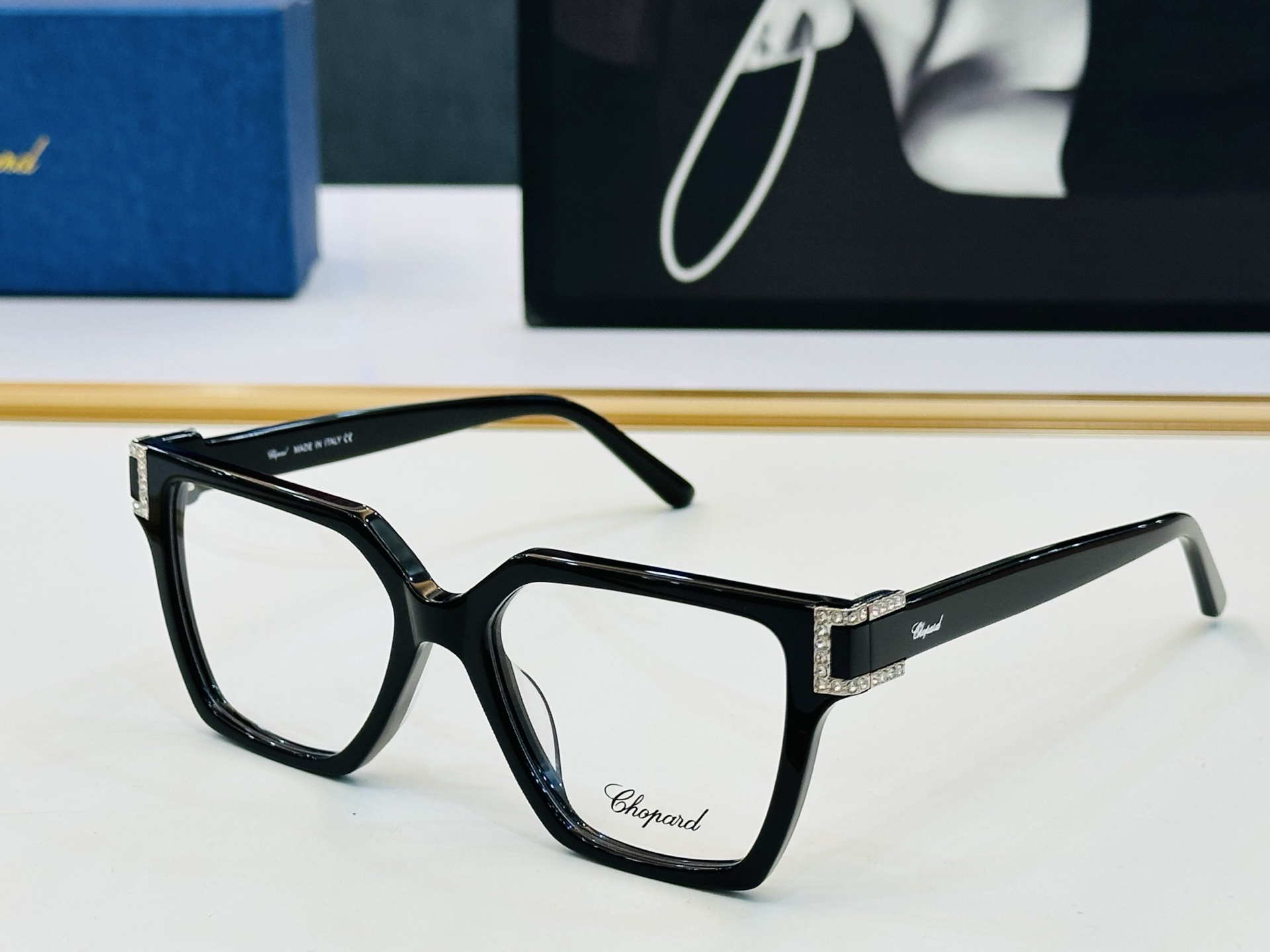 NO:374738,Original Chopard Chopin MODEL: VCH181S Size53-port 17-145 In modern and fashionable design style L light distribution frame Glasses sunglasses, glasses, chopard19860909原版 Chopard肖邦 MODEL: VCH181S Size53口17-145 以现代时尚的设计风格 L配光架 眼镜墨镜太阳镜,眼镜,chopard,glasses