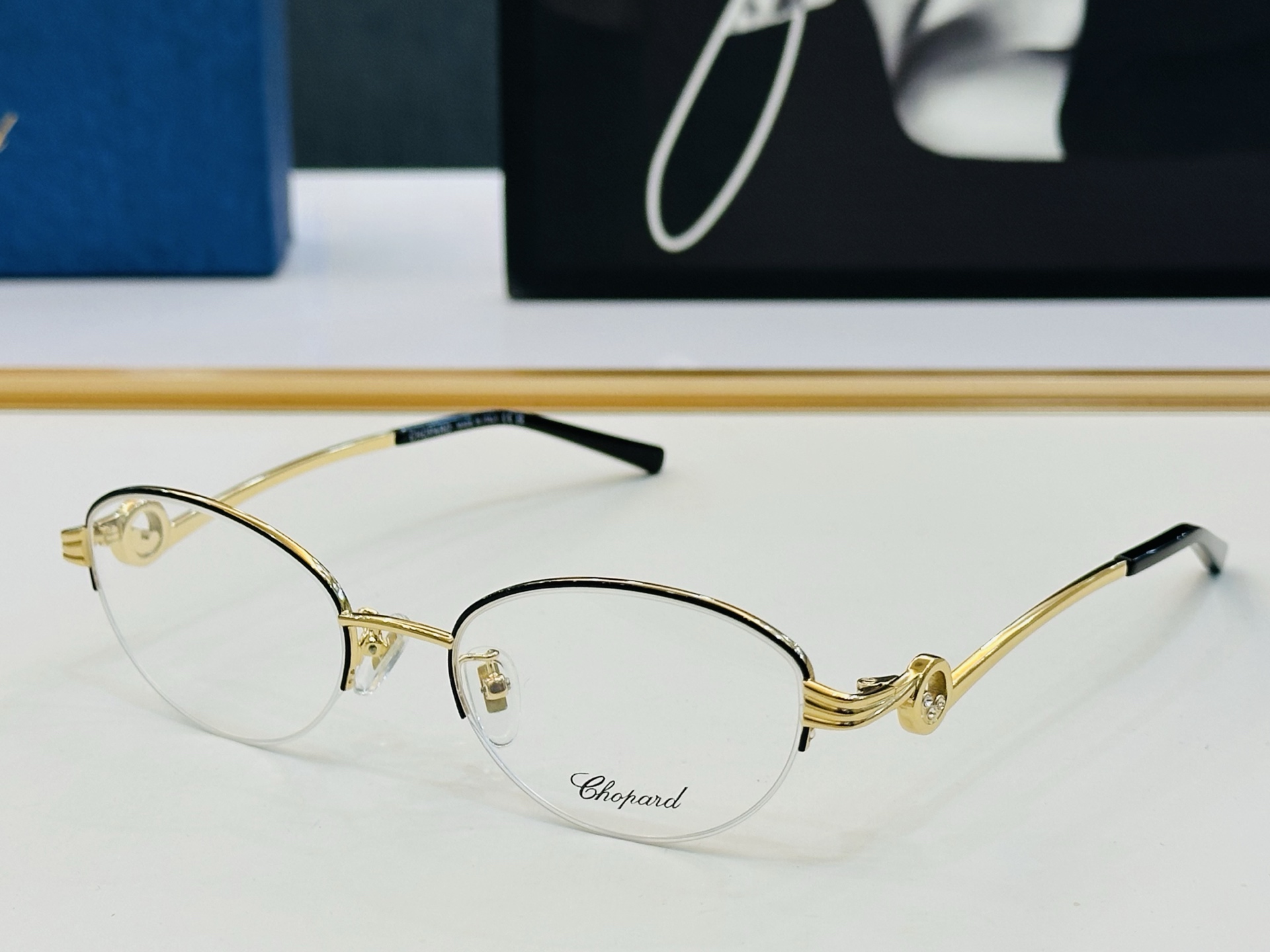 NO:374758,Original Chopard Chopin MODEL: VCHG46J Size53 19-140 In modern and fashionable design style L light distribution frame Glasses sunglasses, glasses, chopard19860909原版 Chopard肖邦 MODEL: VCHG46J Size53口19-140 以现代时尚的设计风格 L配光架 眼镜墨镜太阳镜,眼镜,chopard,glasses