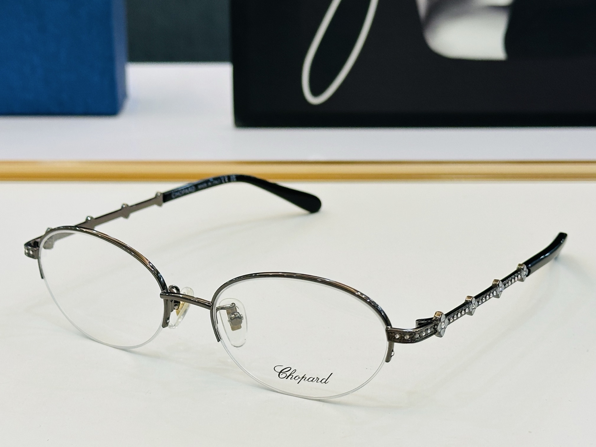 NO:374768,Original Chopard Chopin MODEL: VCHA51J Size53 18-140 In modern and fashionable design style L light distribution frame Glasses sunglasses, glasses, chopard19860909原版 Chopard肖邦 MODEL: VCHA51J Size53口18-140 以现代时尚的设计风格 L配光架 眼镜墨镜太阳镜,眼镜,chopard,glasses