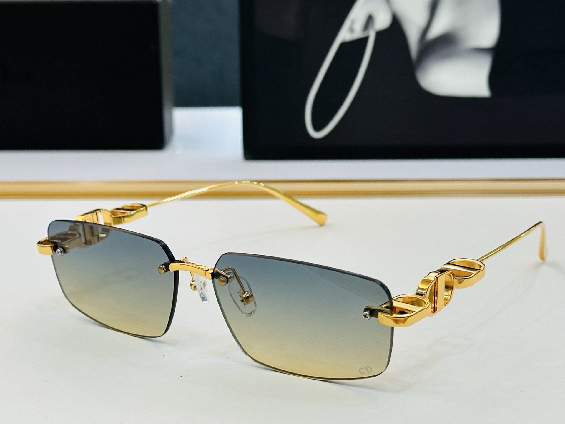 🔻🔻🔻DIO* 迪家 S4U Size：61口15-133 春夏款墨镜 😎🔆 b 搭配镜腿精致 质量上佳 🆕 