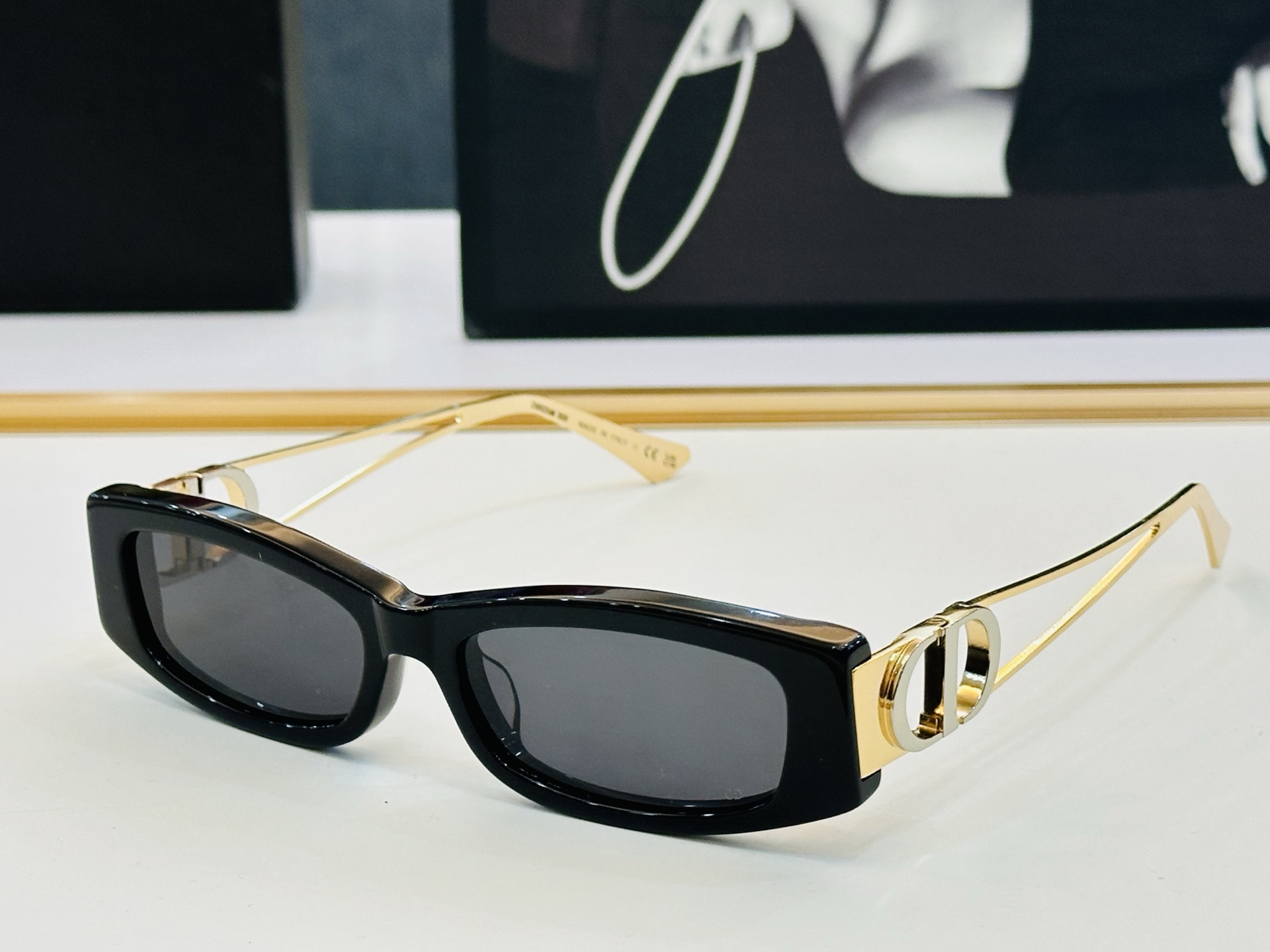 迪家 🔻DIO* B14F Size：54口17-135 春夏款墨镜 😎🔆。。搭配镜腿精致烫字配饰 C官