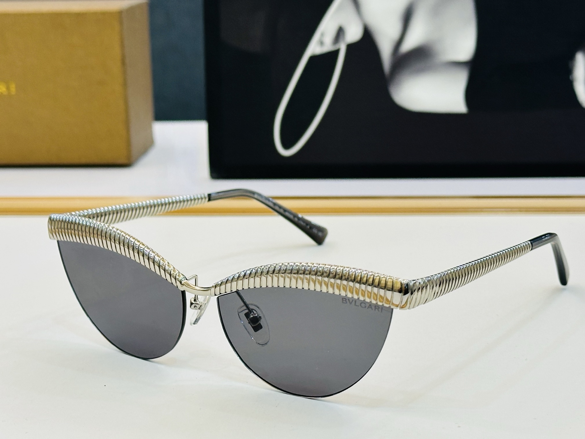 🆕款 官网同售 宝格家 BV40056U 👍 Size ：61口12-145 绝对要买😎品质非常完美 C