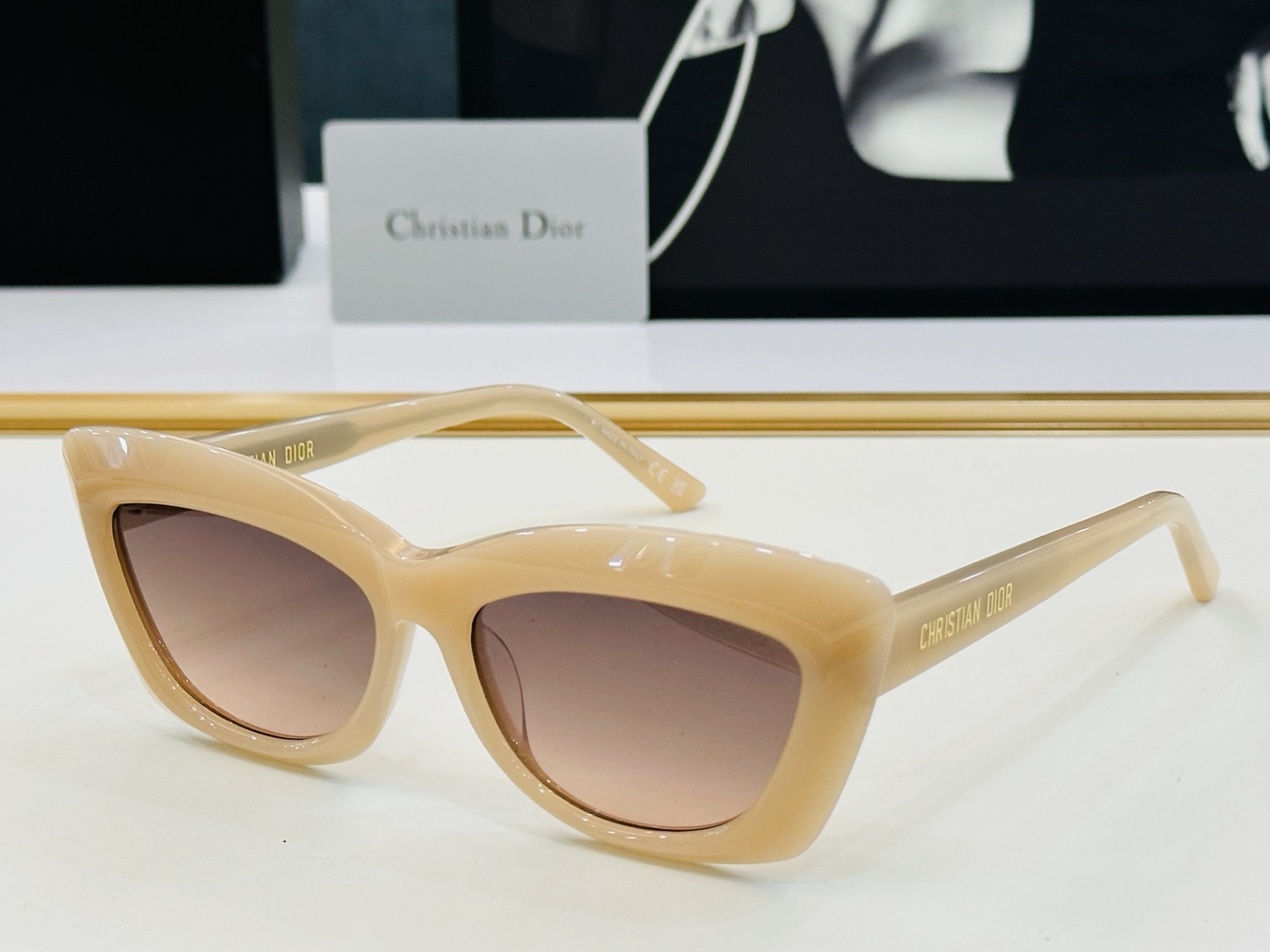 🔻🔻🔻DIO* 迪家 B3F Size：55口17-145 春夏款墨镜 😎🔆 一 搭配镜腿精致 质量上佳