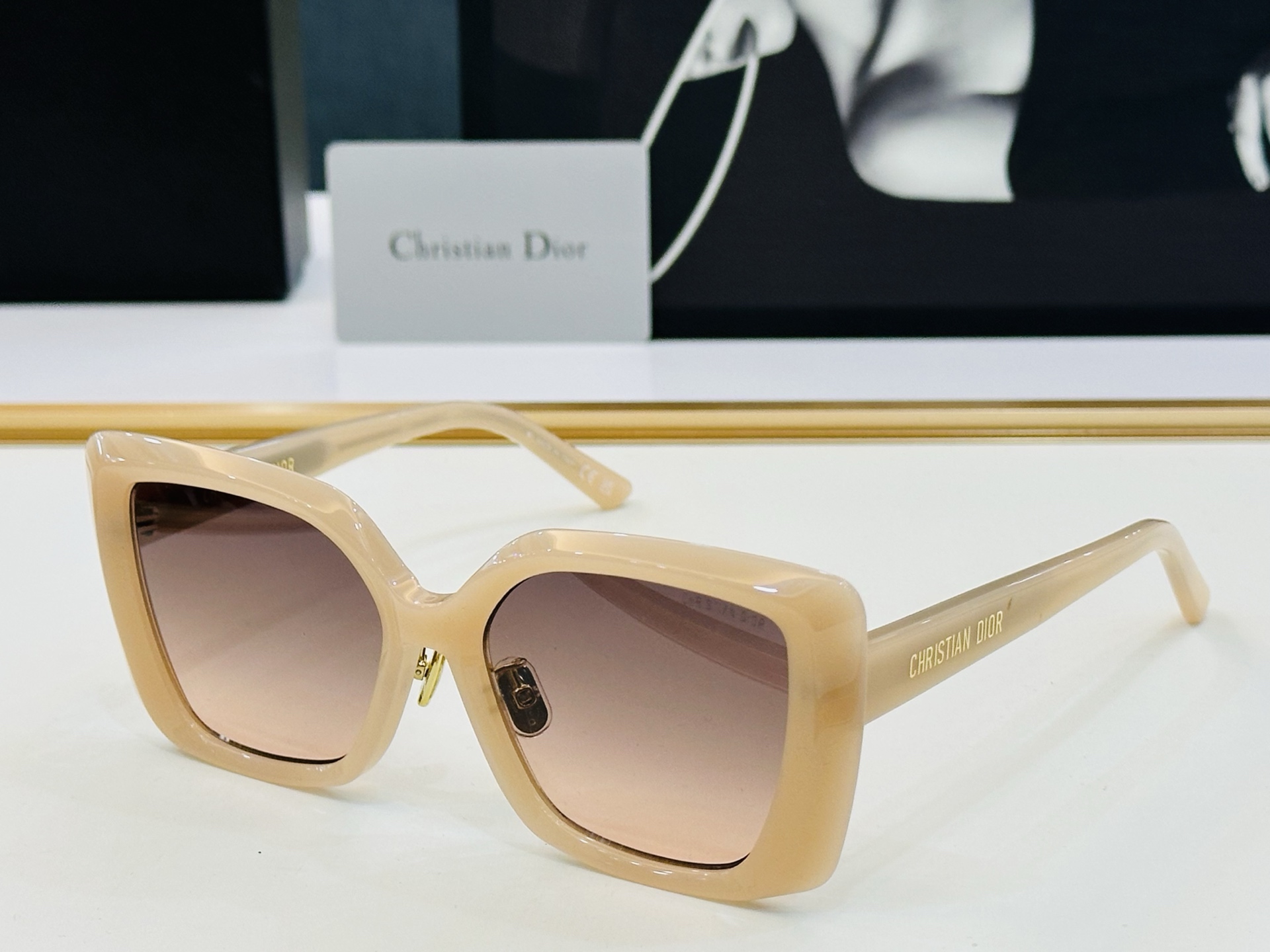 🔻🔻🔻DIO* 迪家 B3F Size：55口17-145 春夏款墨镜 😎🔆 一 搭配镜腿精致 质量上佳