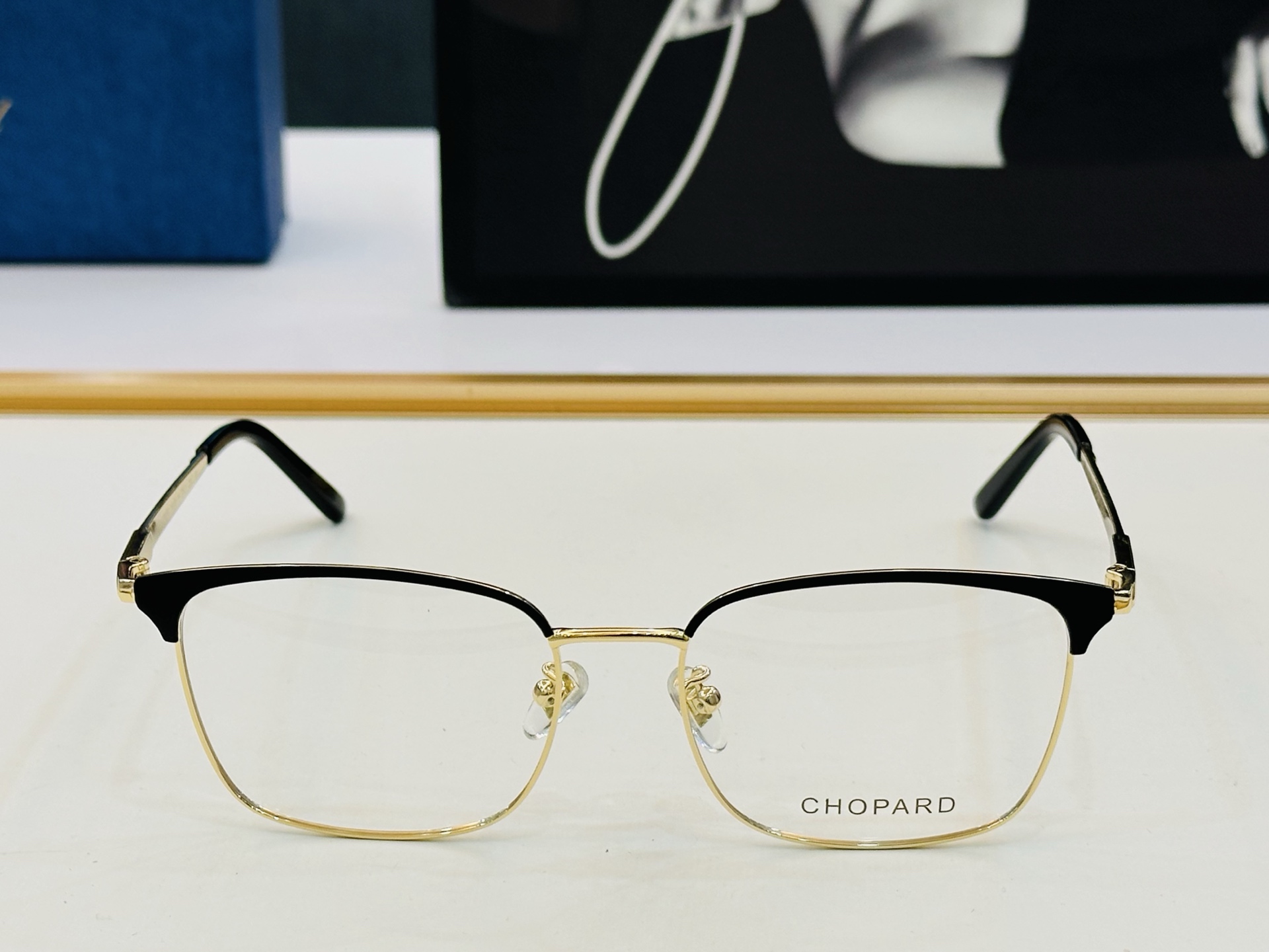 原版 ChoPard肖邦 MODEL: VCHG06 Size：55口18-145 以现代时尚的设计风格