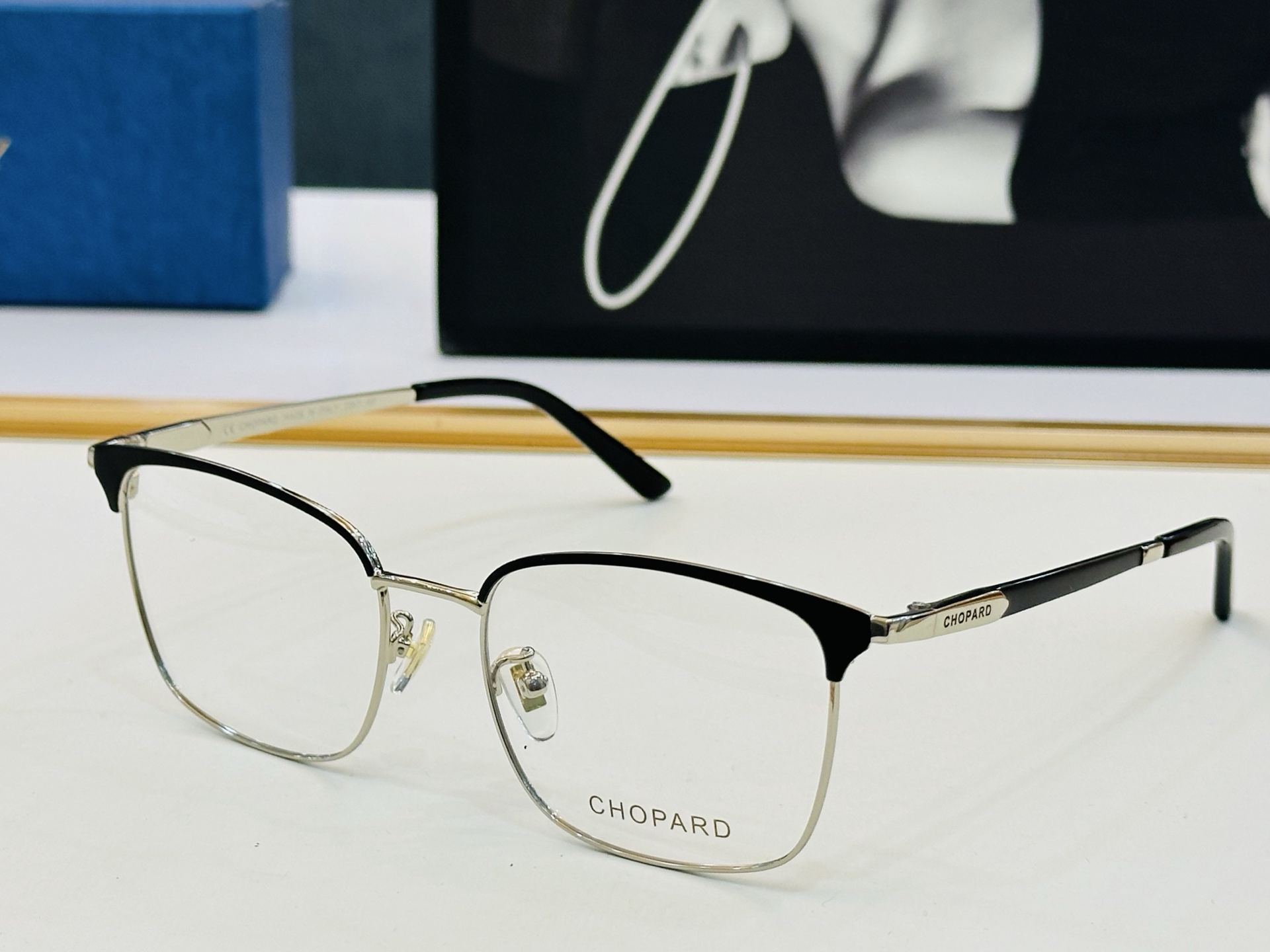 原版 ChoPard肖邦 MODEL: VCHG06 Size：55口18-145 以现代时尚的设计风格