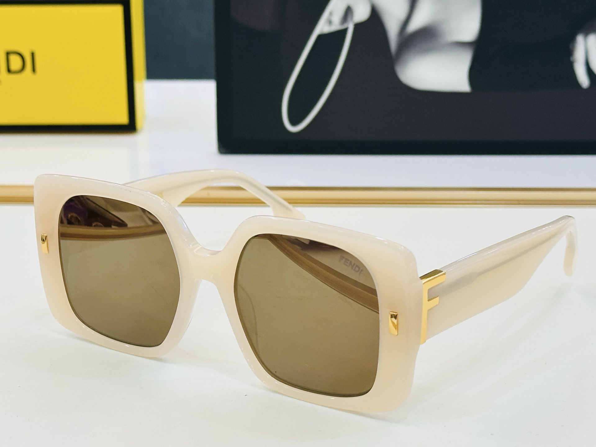 。新款FEND* FE40036U Size：55口20-145 🎁芬家 😀👏时尚经典 K太阳镜