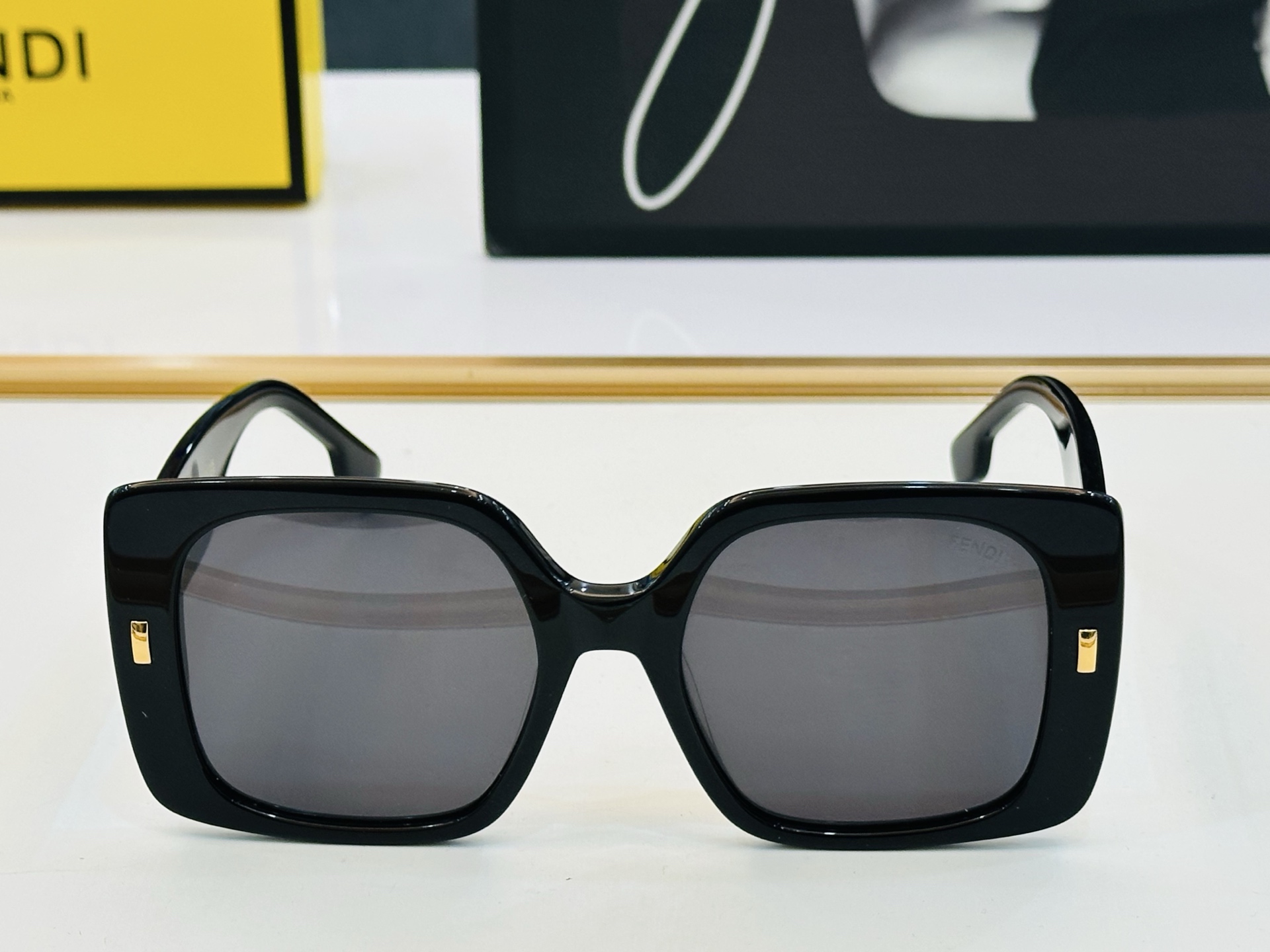 。新款FEND* FE40036U Size：55口20-145 🎁芬家 😀👏时尚经典 K太阳镜