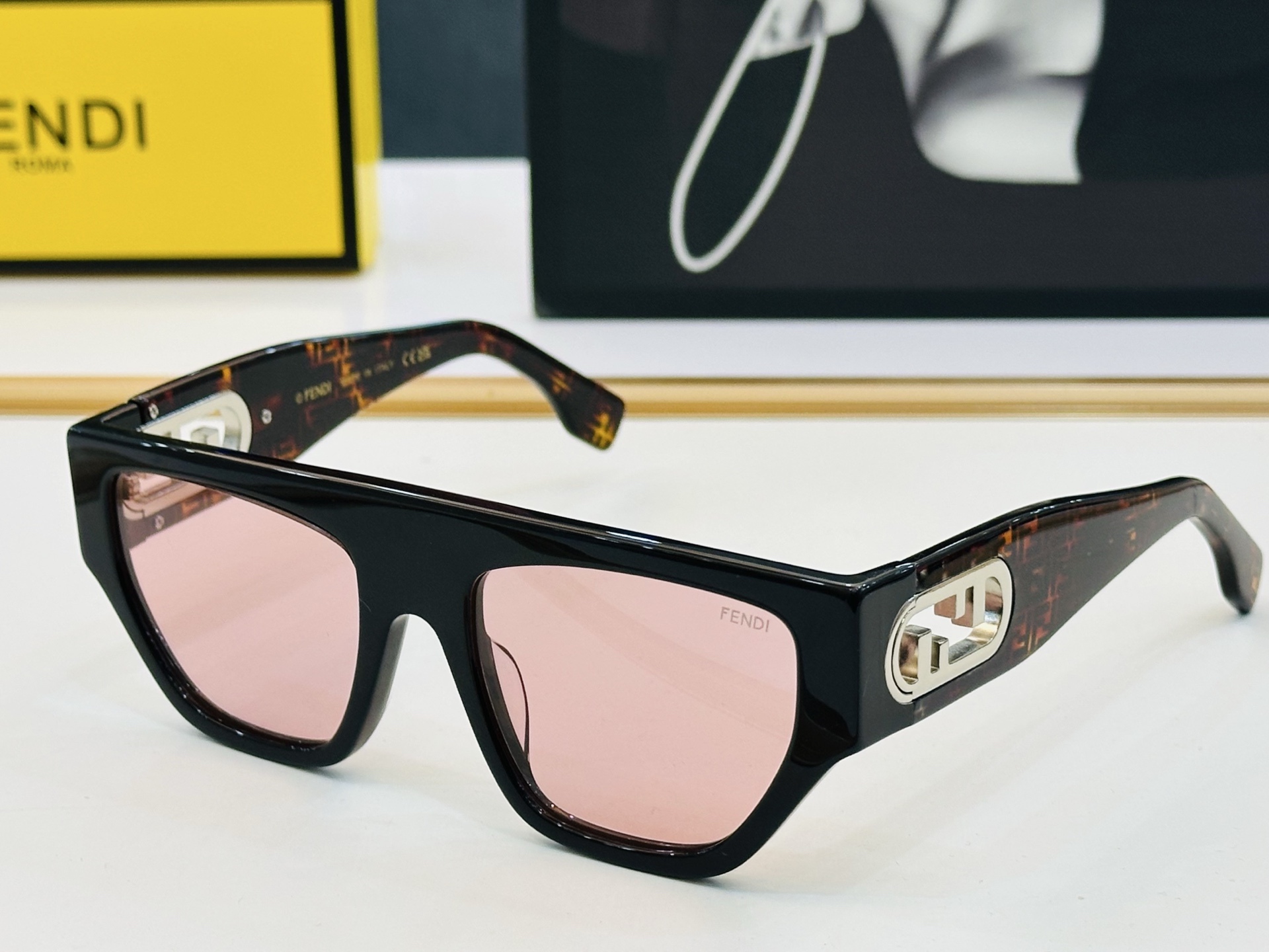 。新款FEND* FE40108 Size：55口20-140🎁芬家 😀👏时尚经典 K太阳镜