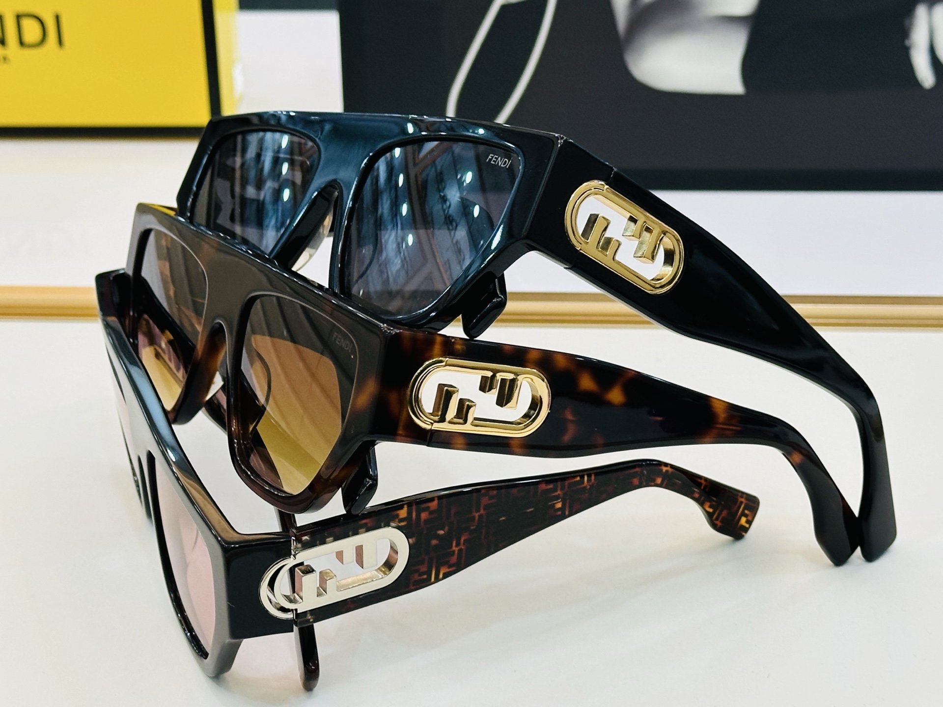 。新款FEND* FE40108 Size：55口20-140🎁芬家 😀👏时尚经典 K太阳镜