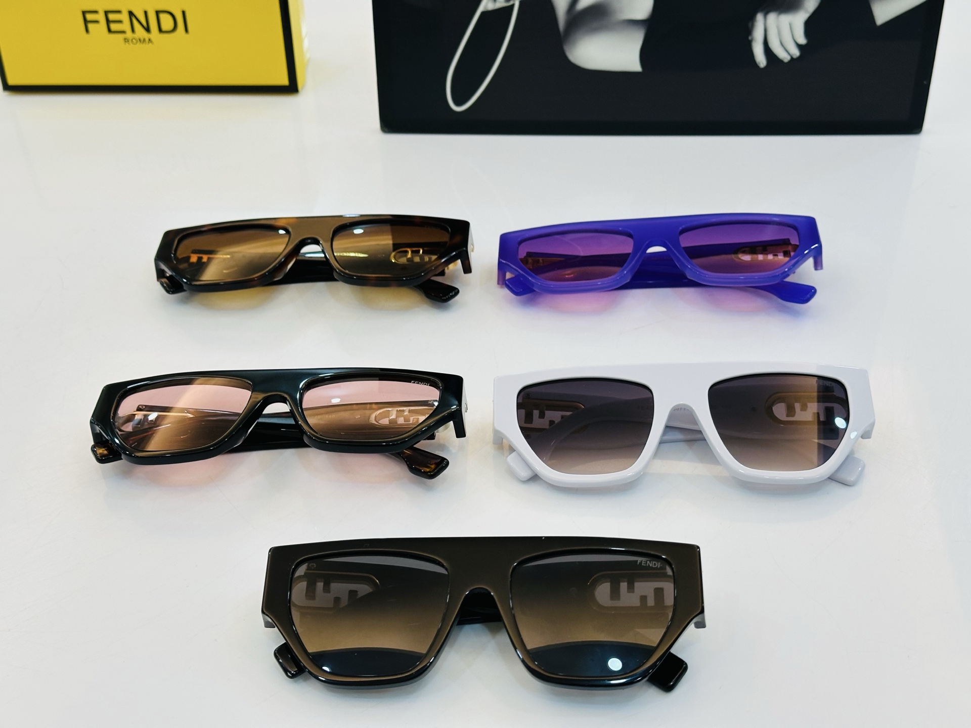 。新款FEND* FE40108 Size：55口20-140🎁芬家 😀👏时尚经典 K太阳镜