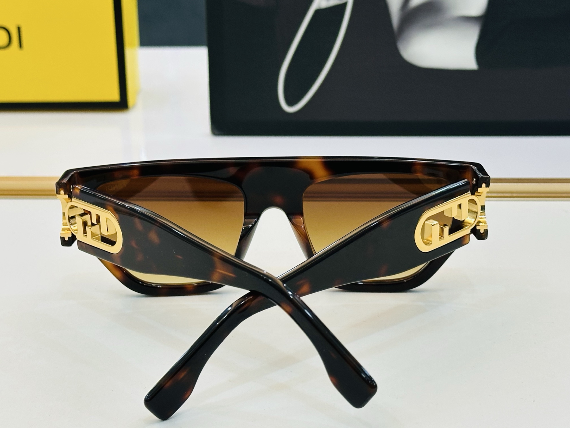 。新款FEND* FE40108 Size：55口20-140🎁芬家 😀👏时尚经典 K太阳镜