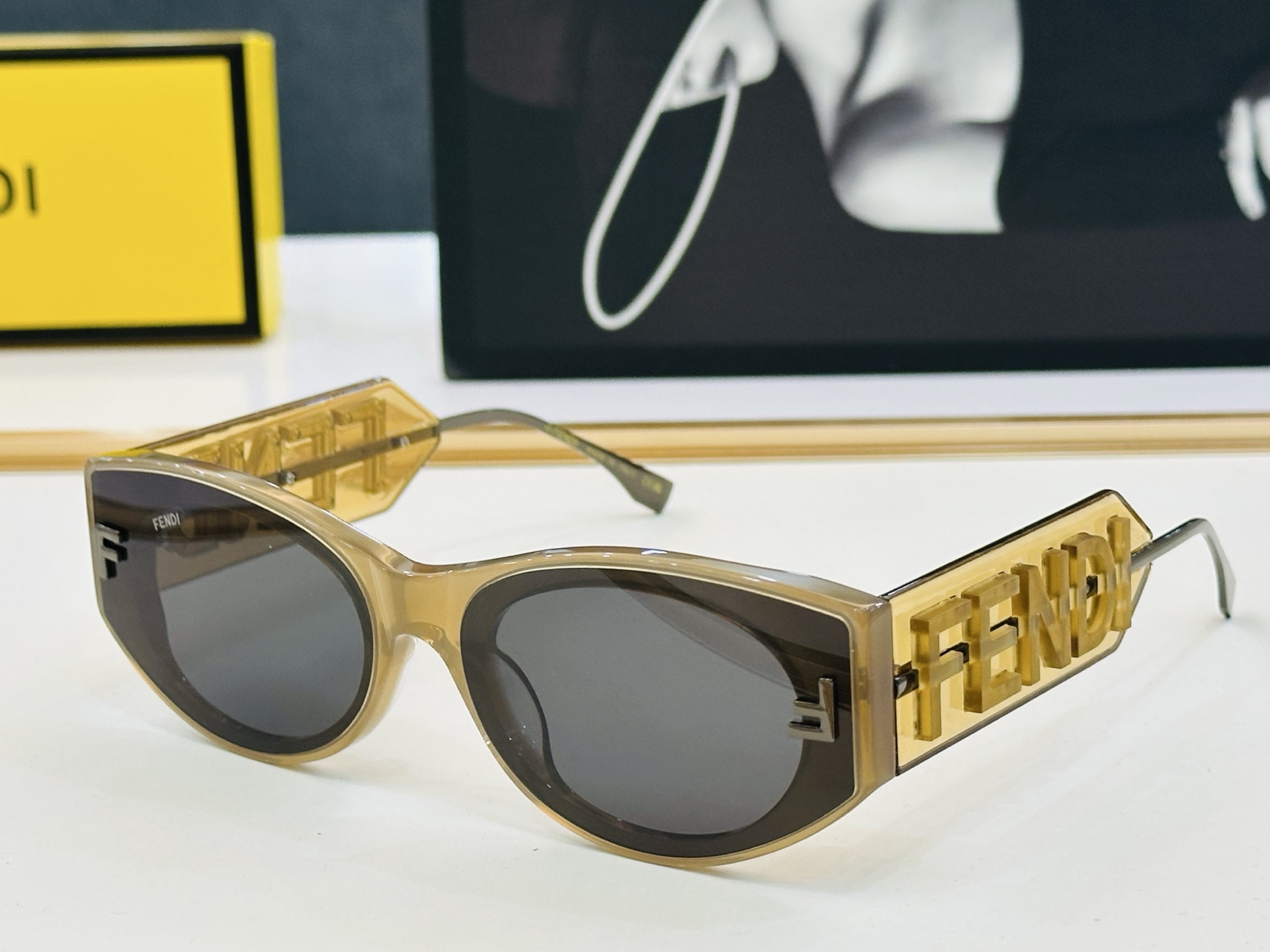 。新款FEND* FE4096 Size：53口22-145 🎁芬家 😀👏时尚经典 K太阳镜