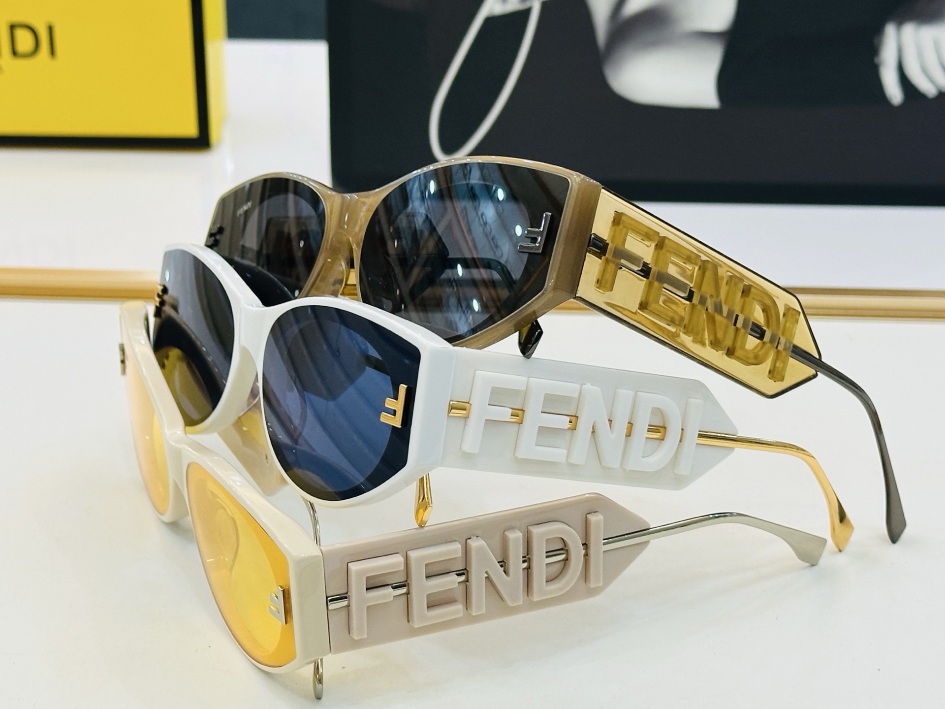 。新款FEND* FE4096 Size：53口22-145 🎁芬家 😀👏时尚经典 K太阳镜