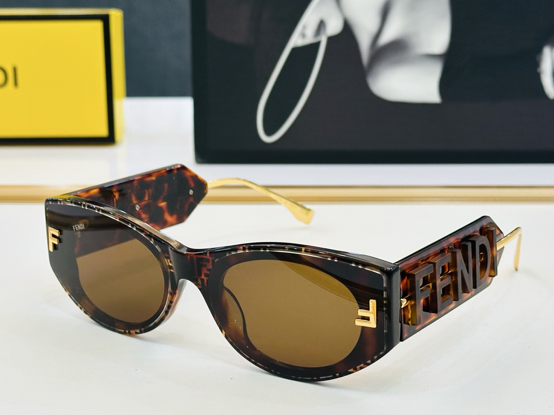 。新款FEND* FE4096 Size：53口22-145 🎁芬家 😀👏时尚经典 K太阳镜