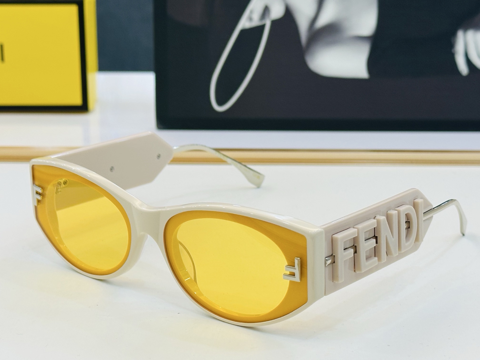 。新款FEND* FE4096 Size：53口22-145 🎁芬家 😀👏时尚经典 K太阳镜