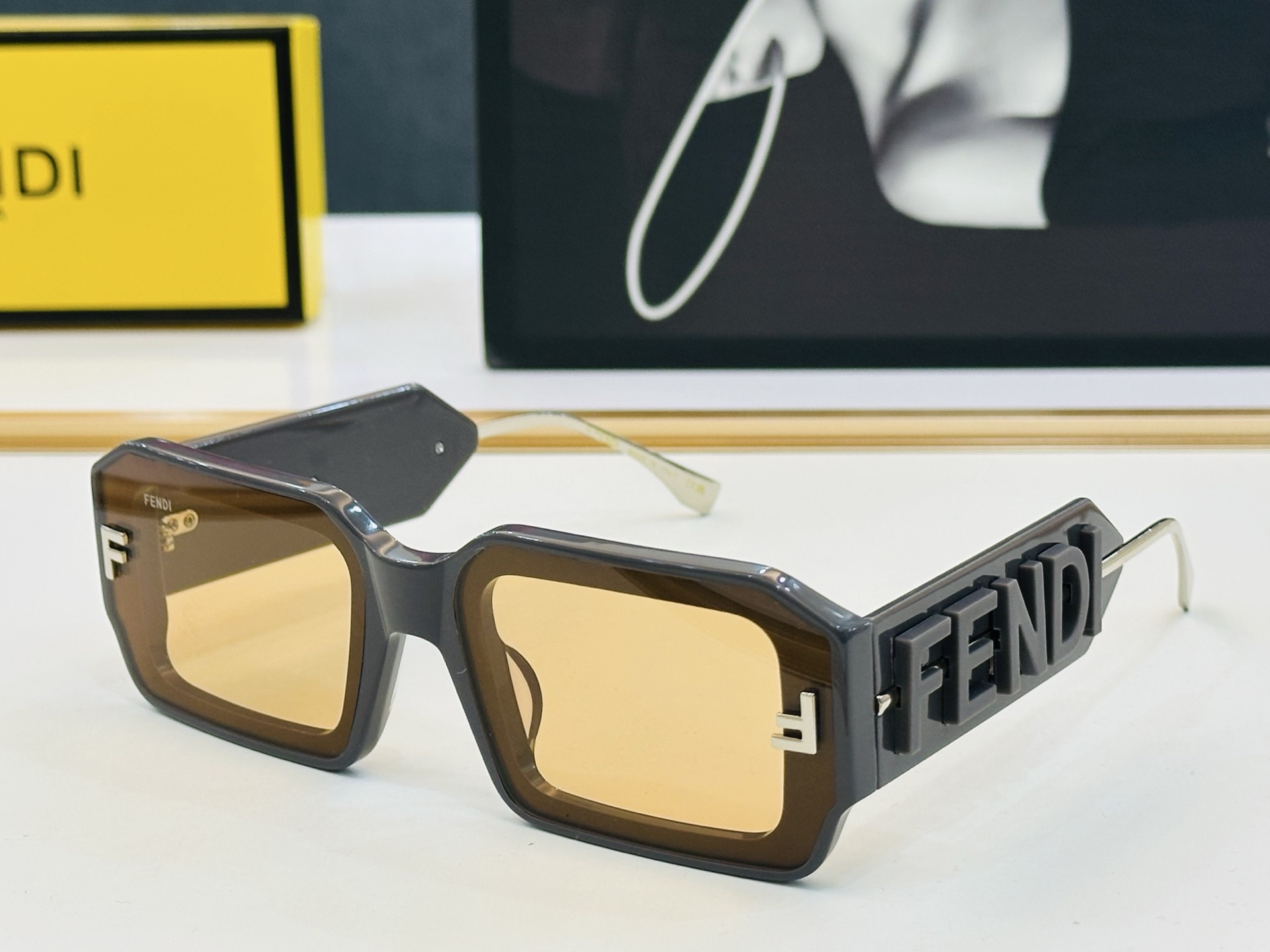 。新款FEND* FE4097 Size：53口24-145 🎁芬家 😀👏时尚经典 K太阳镜