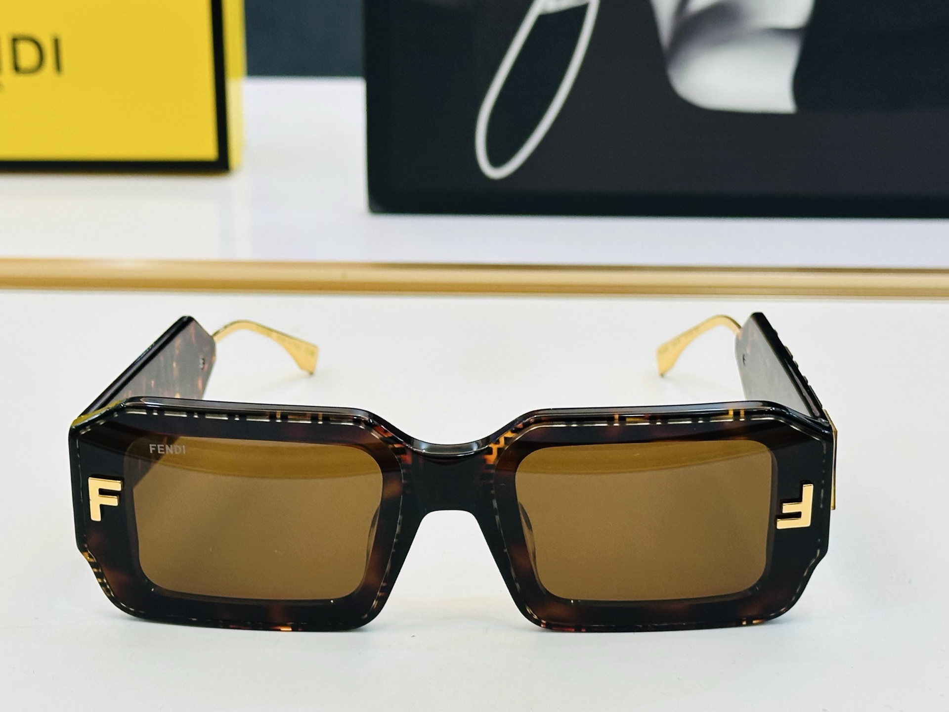 。新款FEND* FE4097 Size：53口24-145 🎁芬家 😀👏时尚经典 K太阳镜