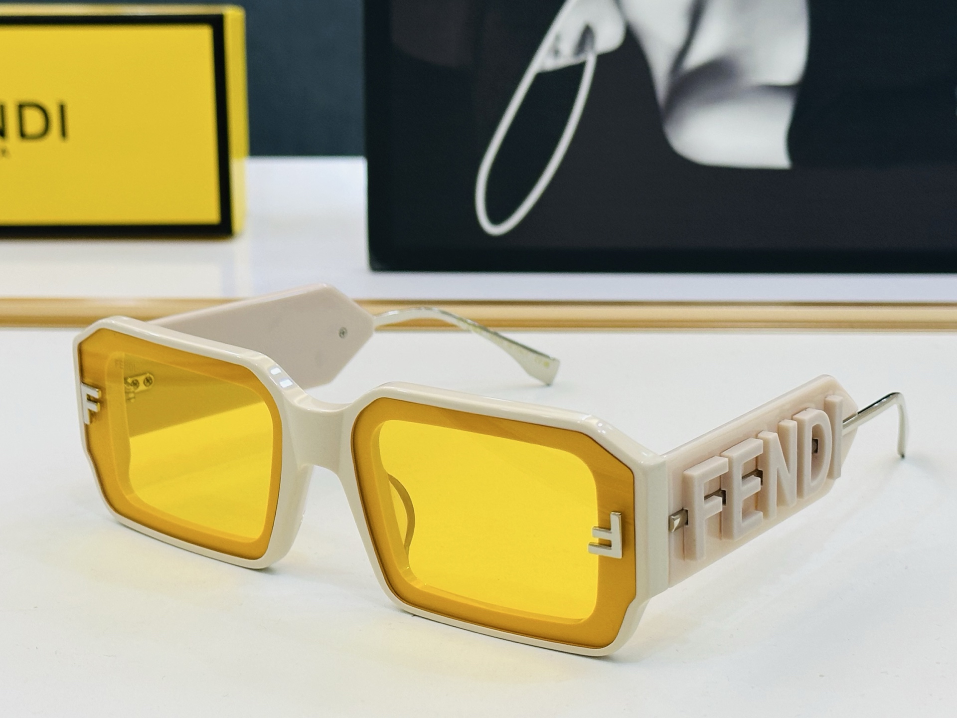 。新款FEND* FE4097 Size：53口24-145 🎁芬家 😀👏时尚经典 K太阳镜