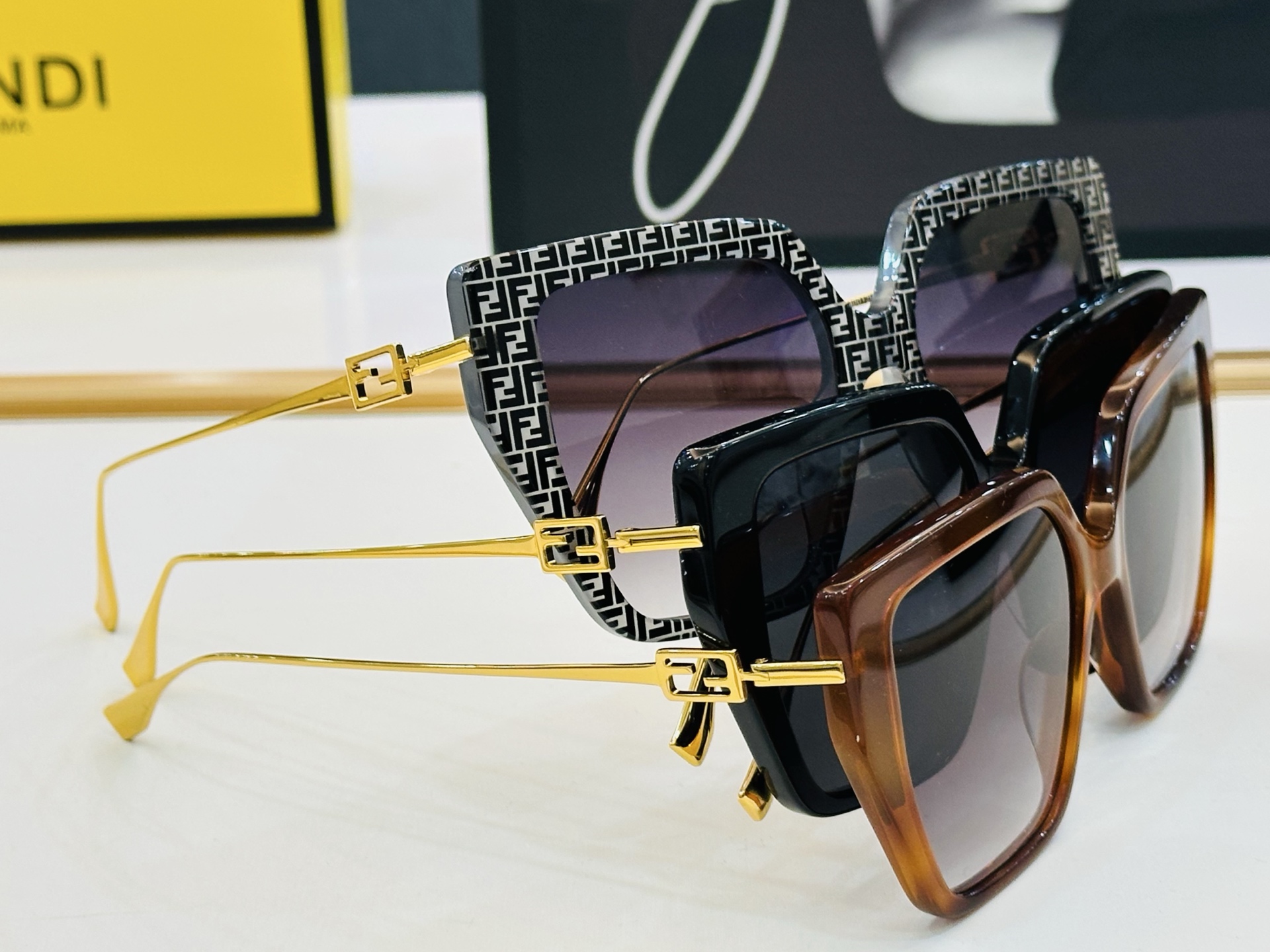 FEND* 芬家 FE40012U Size：52口18-145 板材大框 时尚酷 独特镜腿 👍👍F标新