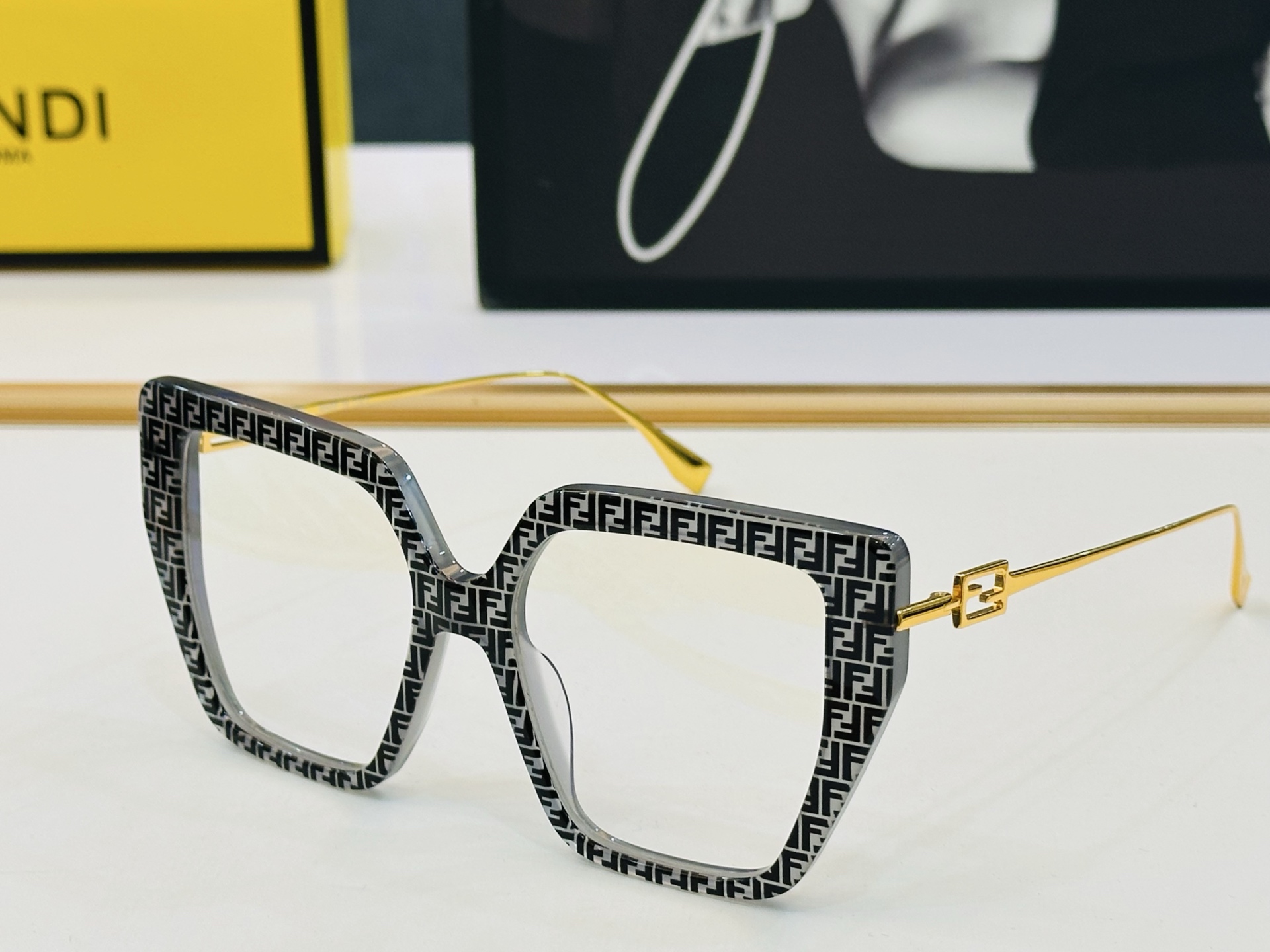 FEND* 芬家 FE40012U Size：52口18-145 板材大框 时尚酷 独特镜腿 👍👍F标新