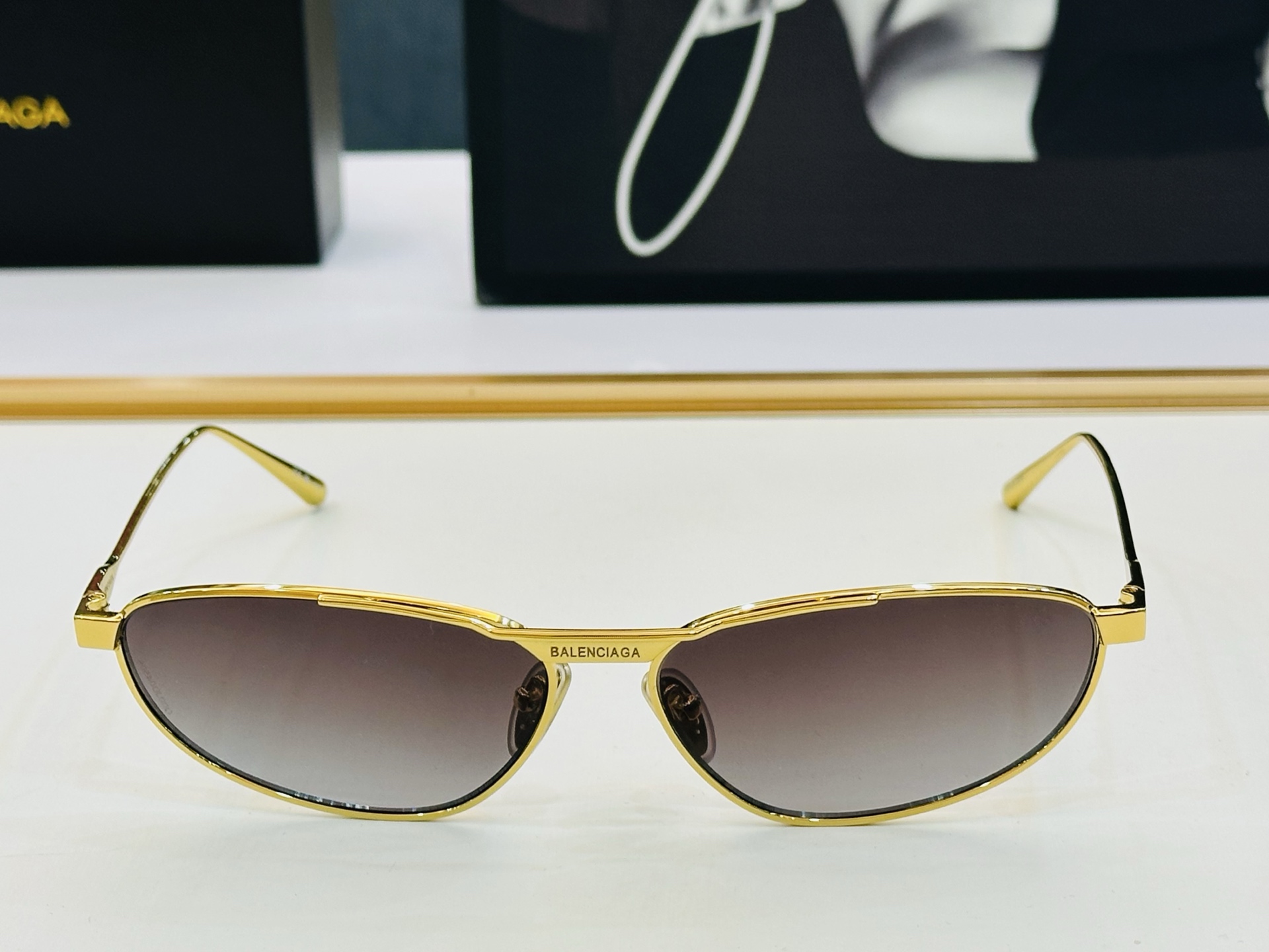 BALENCIAGA巴黎世家 BB0417S SIZE：63口15-145 最新 版型很特别的设计 一品