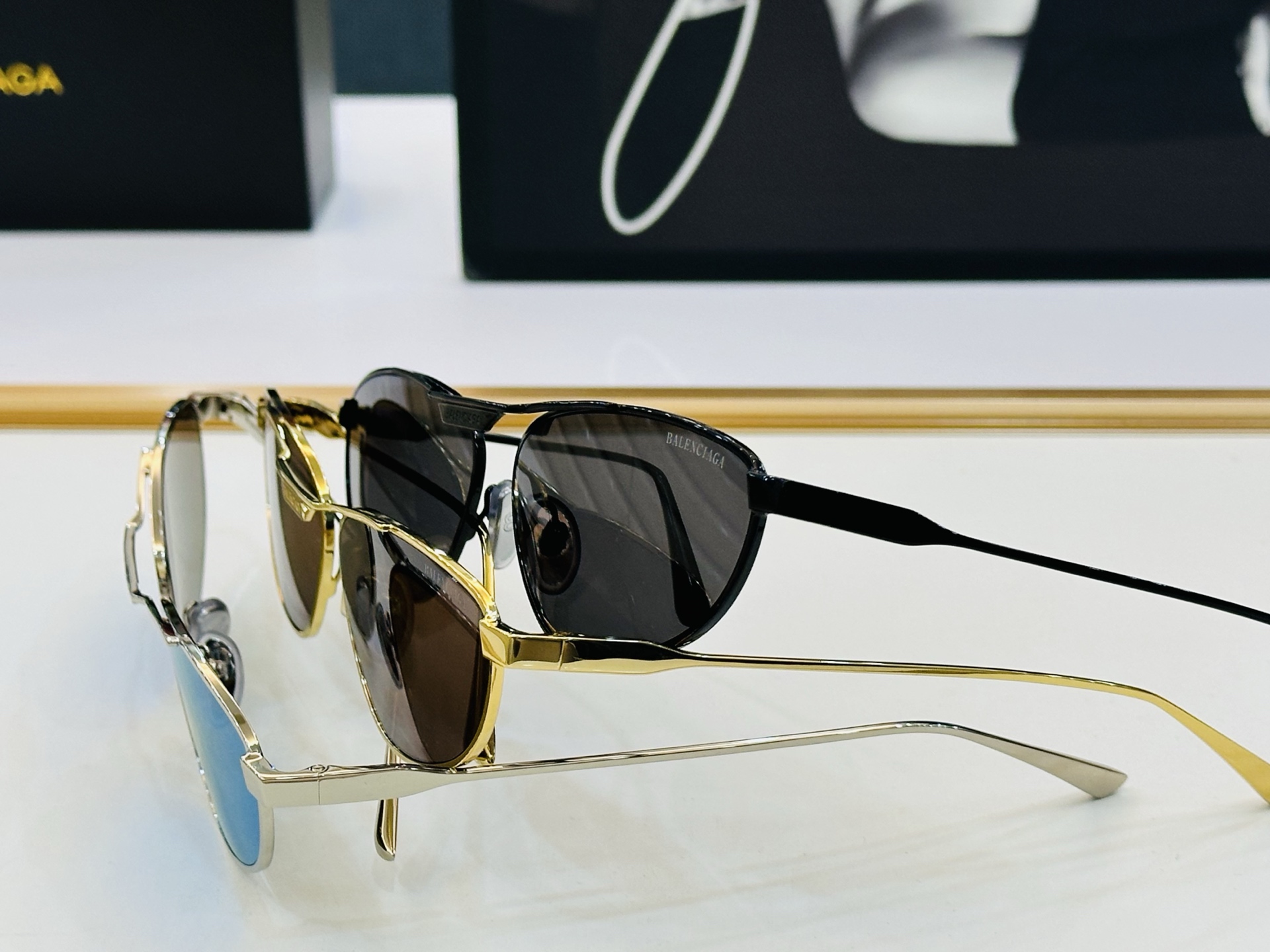 BALENCIAGA巴黎世家 BB0417S SIZE：63口15-145 最新 版型很特别的设计 一品