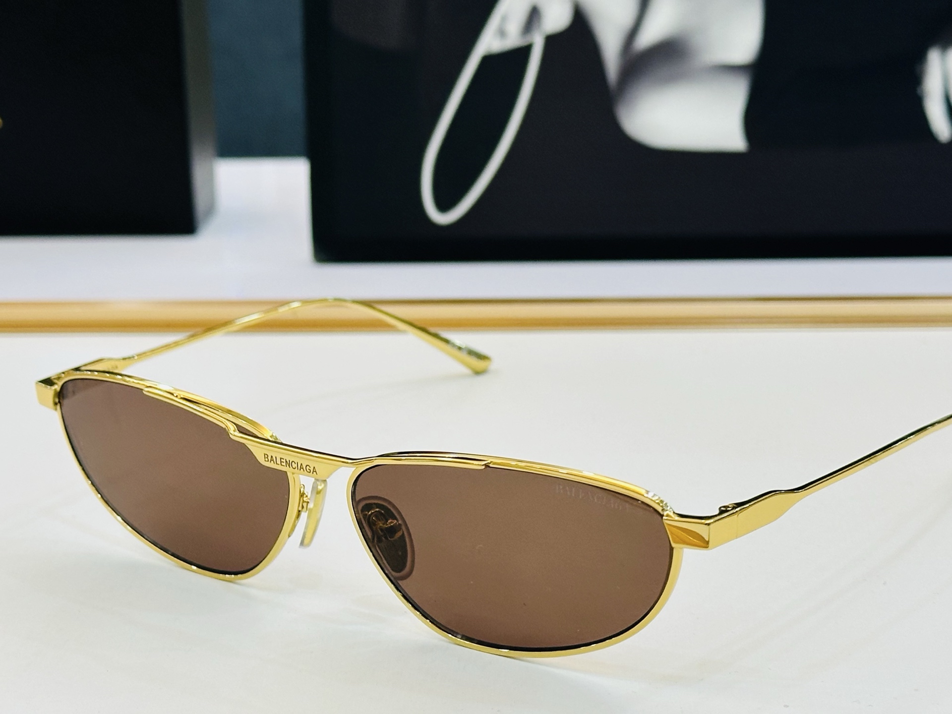 BALENCIAGA巴黎世家 BB0417S SIZE：63口15-145 最新 版型很特别的设计 一品