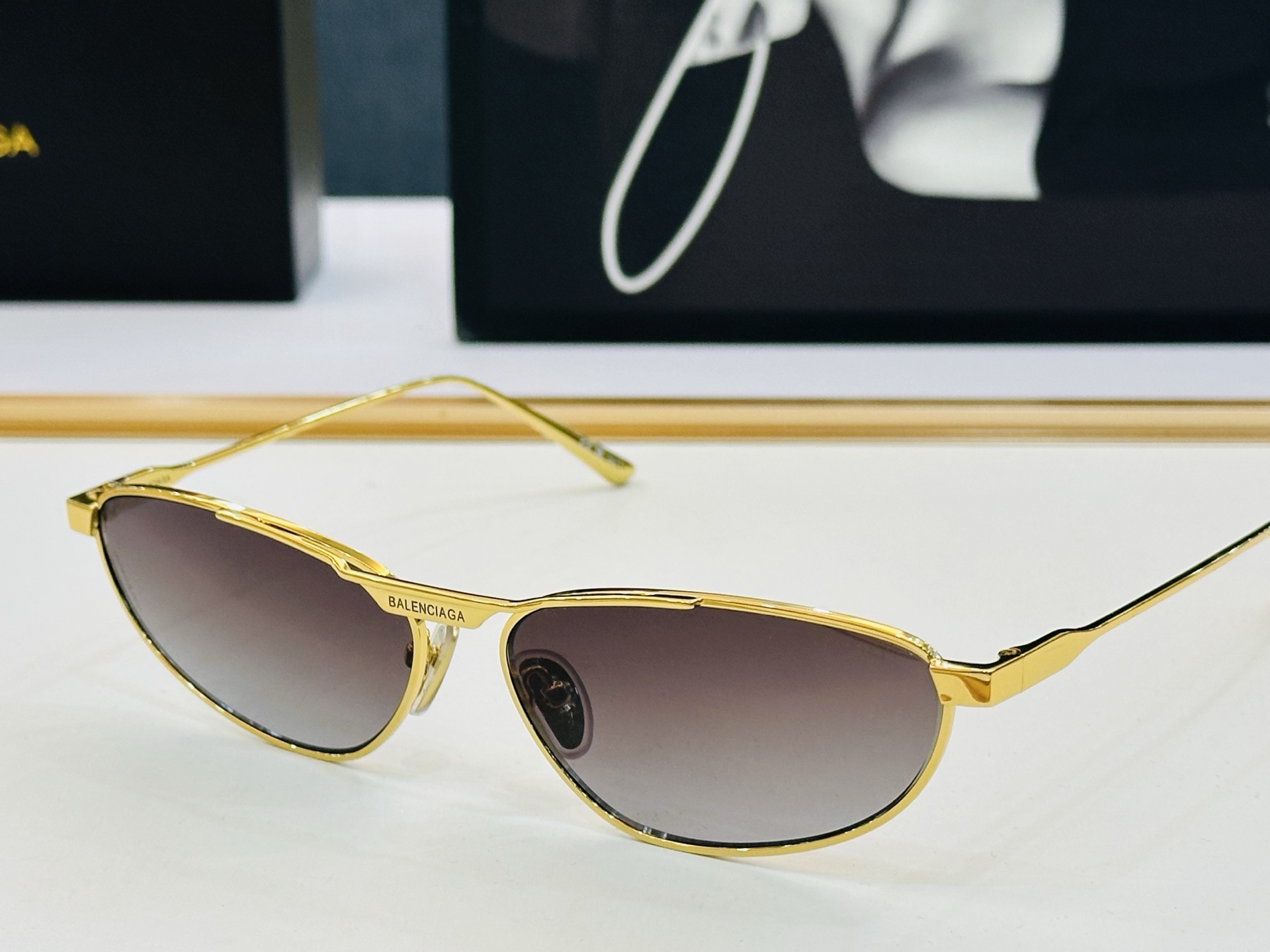 BALENCIAGA巴黎世家 BB0417S SIZE：63口15-145 最新 版型很特别的设计 一品