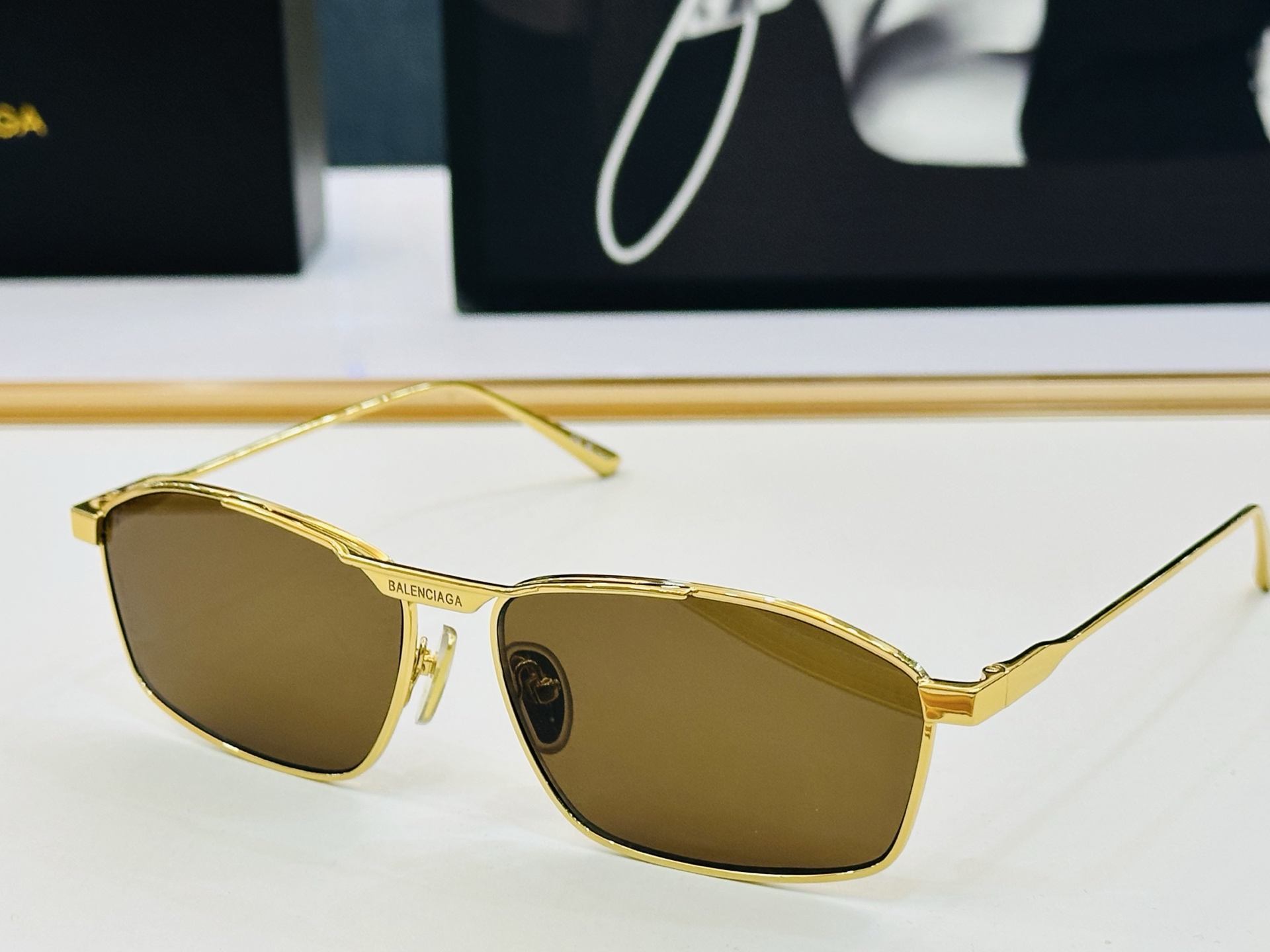 BALENCIAGA巴黎世家 BB0416S SIZE：62口17-145 最新 版型很特别的设计 一品