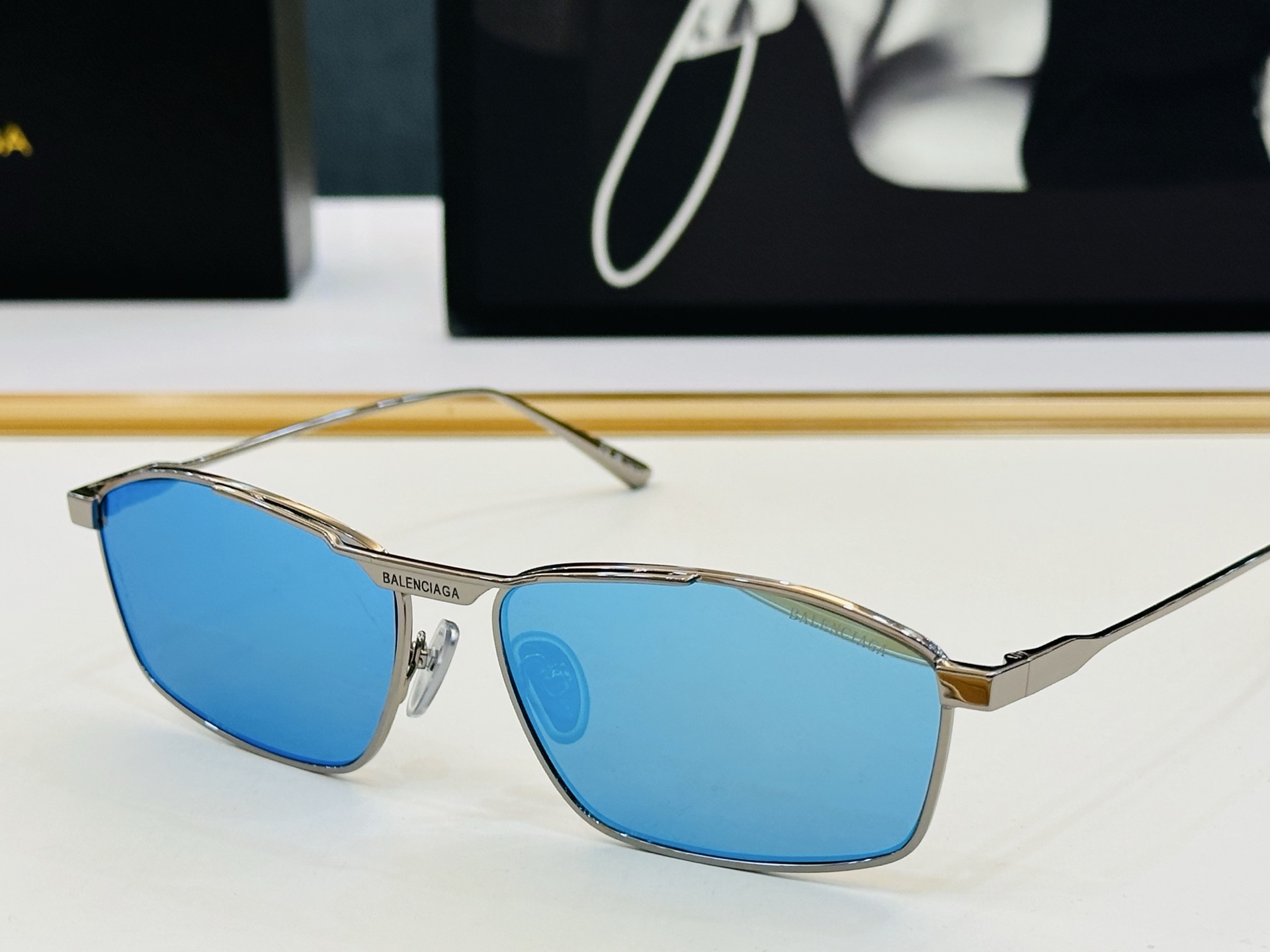 BALENCIAGA巴黎世家 BB0416S SIZE：62口17-145 最新 版型很特别的设计 一品