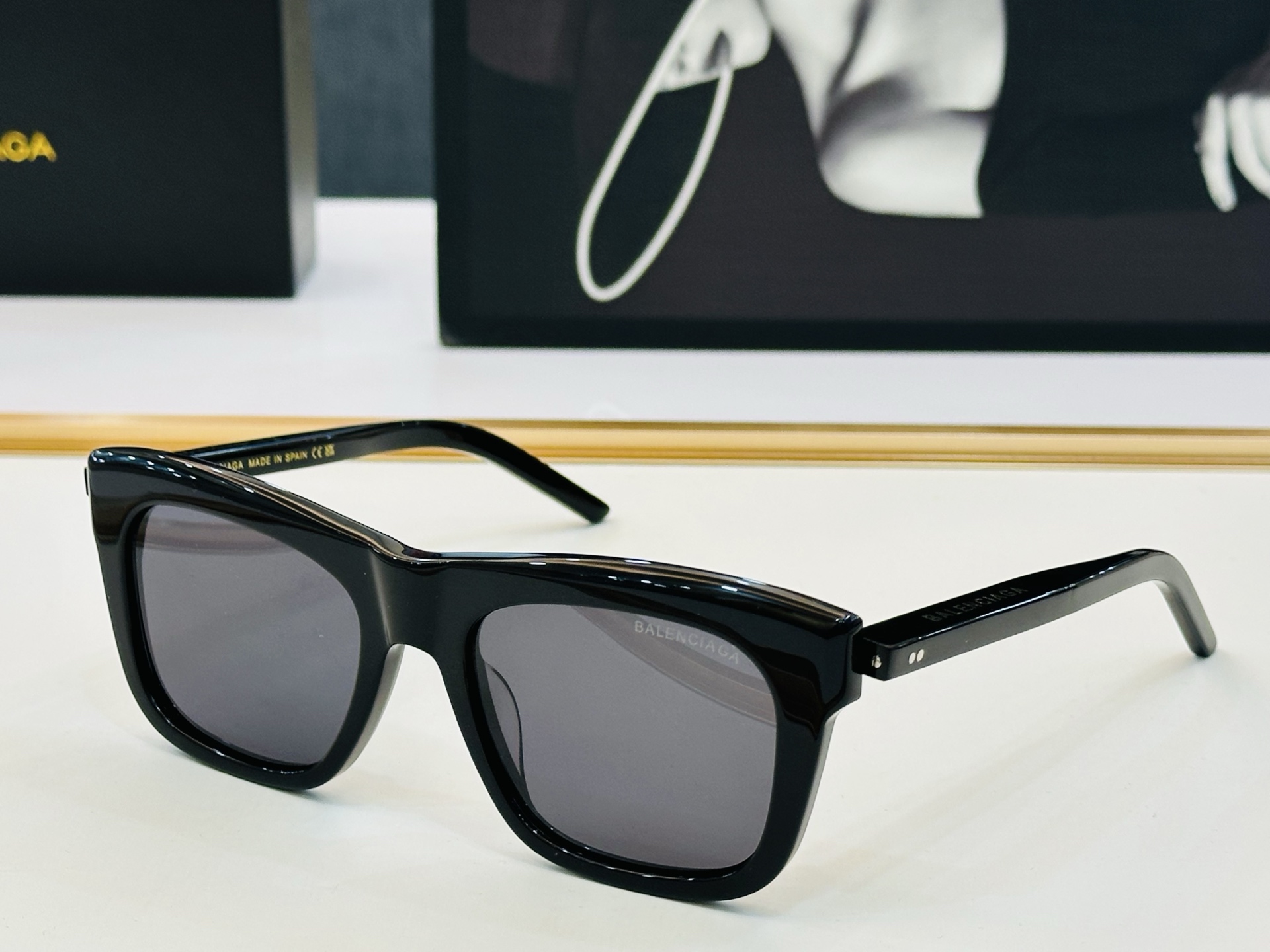 NO:376266,BALENCIAGA Balenciaga Latest The design is very special and makes people fall in love with it at first sight BB04004 size: 53-door 19-140 bm Superb quality Glasses Sunglasses Sunglasses, glasses, balenciaga, balenciaga19860909BALENCIAGA巴黎世家 最新 版型很特别的设计让人一眼爱上 BB04004 size: 53口19-140 bm品质高超 眼镜墨镜太阳镜,眼镜,balenciaga,balenciaga,glasses
