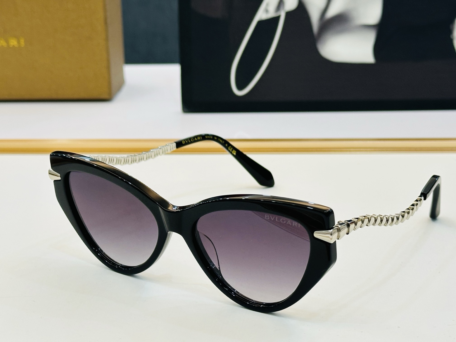 NO:376268,Model sold on the official website BV40001 Size 55 17-140 You must buy the quality perfect XL must have glasses, sunglasses, sunglasses, glasses, bottega veneta19860909款 官网同售 宝格家 BV40001  Size 55口17-140 绝对要买品质非常完美 XL出街必备 眼镜墨镜太阳镜,眼镜,bottega veneta,glasses