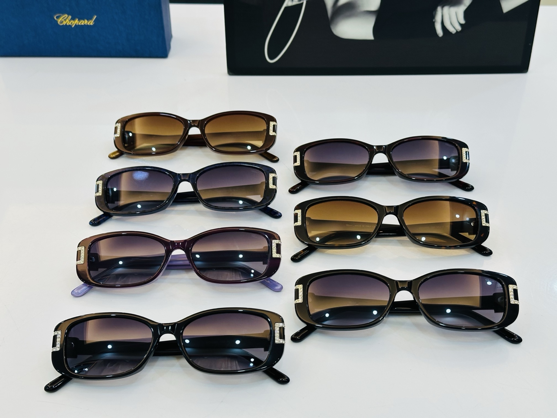 原版 ChoPard肖邦 MODEL: VCH180S Size：54口17-145 以现代时尚的设计风