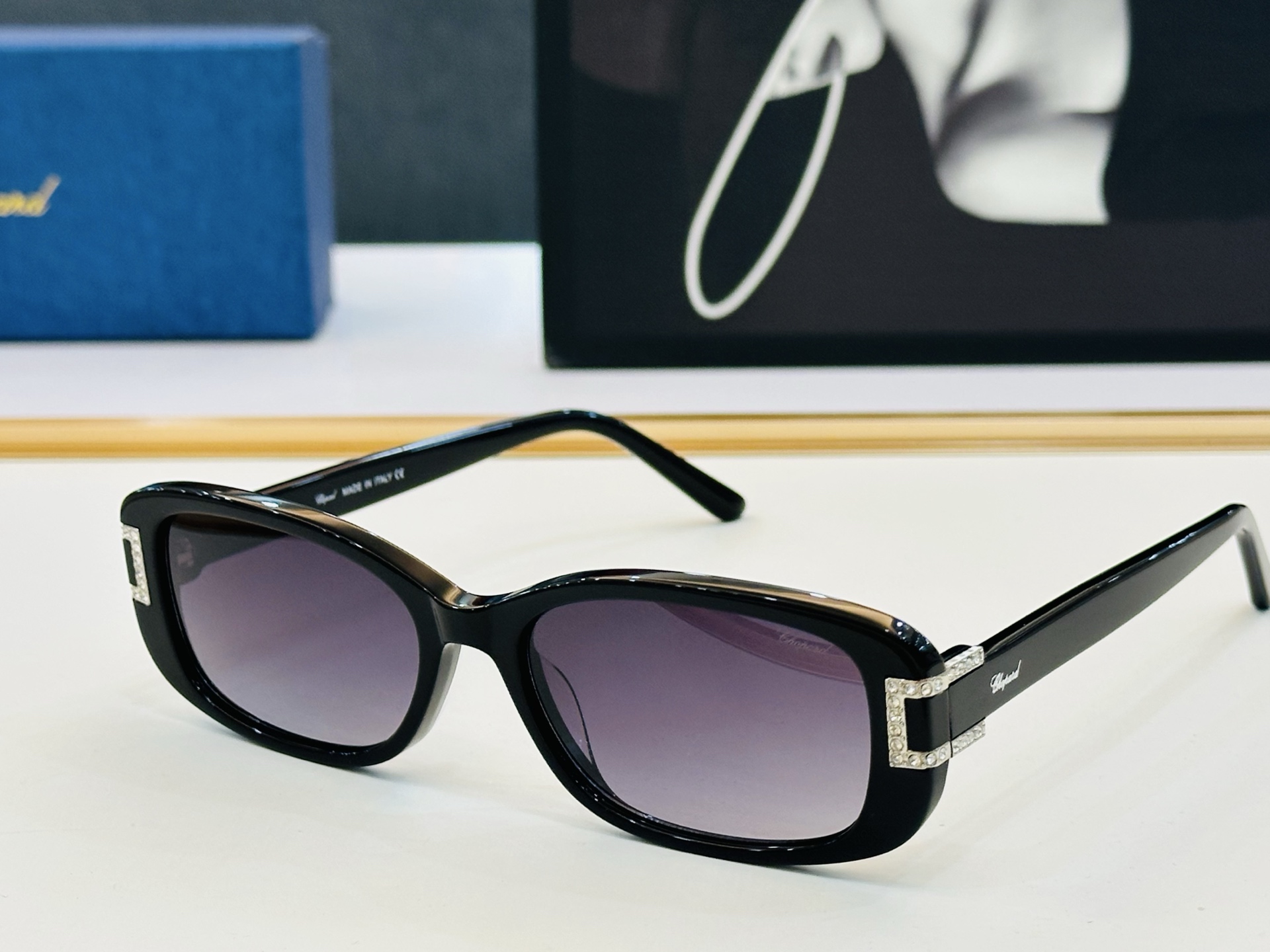 NO:376280,Original Chopard Chopin MODEL: VCH180S Size54-hole 17-145 In modern and fashionable design style L sunglasses sunglasses sunglasses, glasses, chopard19860909原版 Chopard肖邦 MODEL: VCH180S Size54口17-145 以现代时尚的设计风格 L太阳镜眼镜墨镜太阳镜,眼镜,chopard,glasses