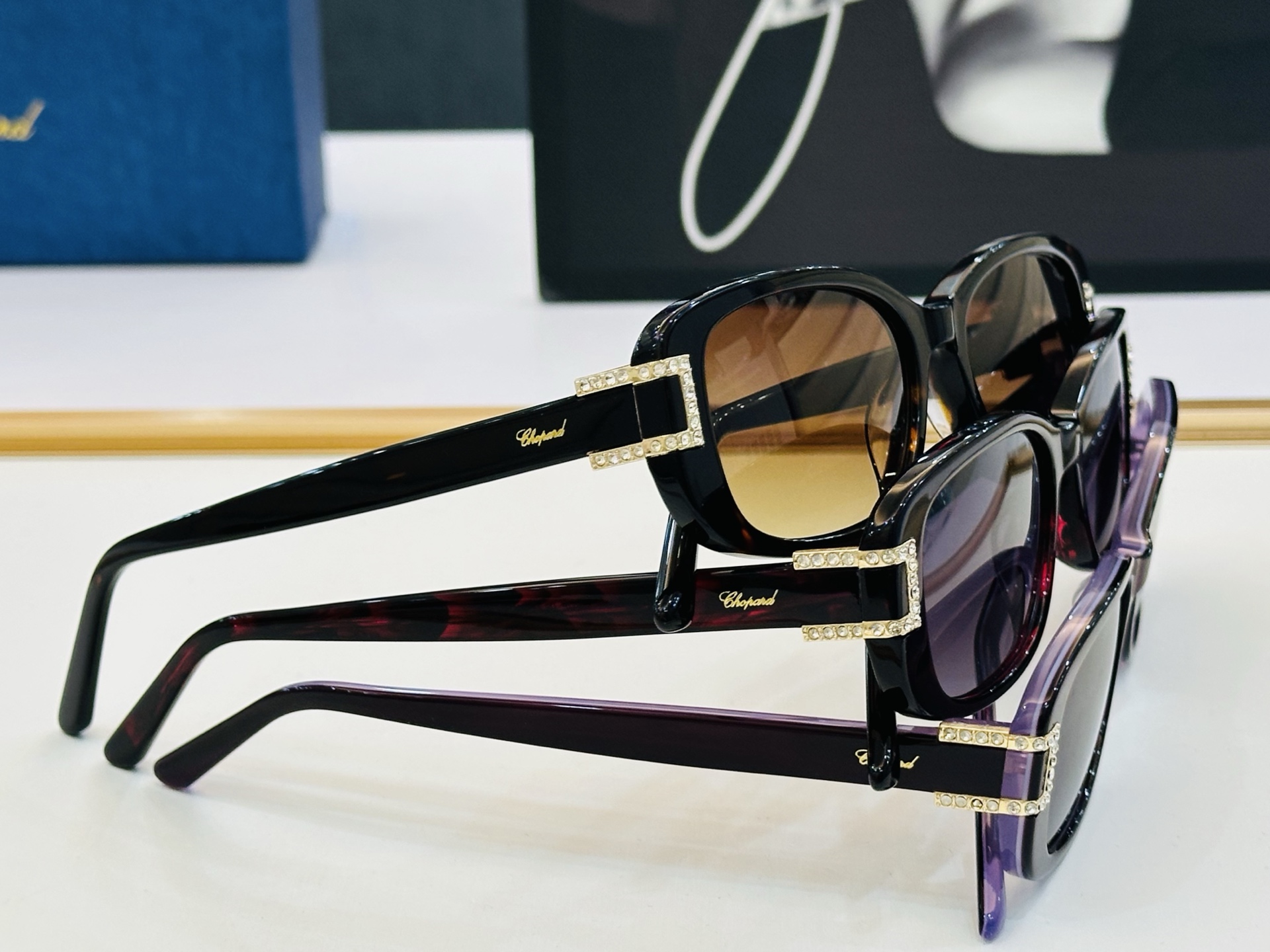 原版 ChoPard肖邦 MODEL: VCH180S Size：54口17-145 以现代时尚的设计风