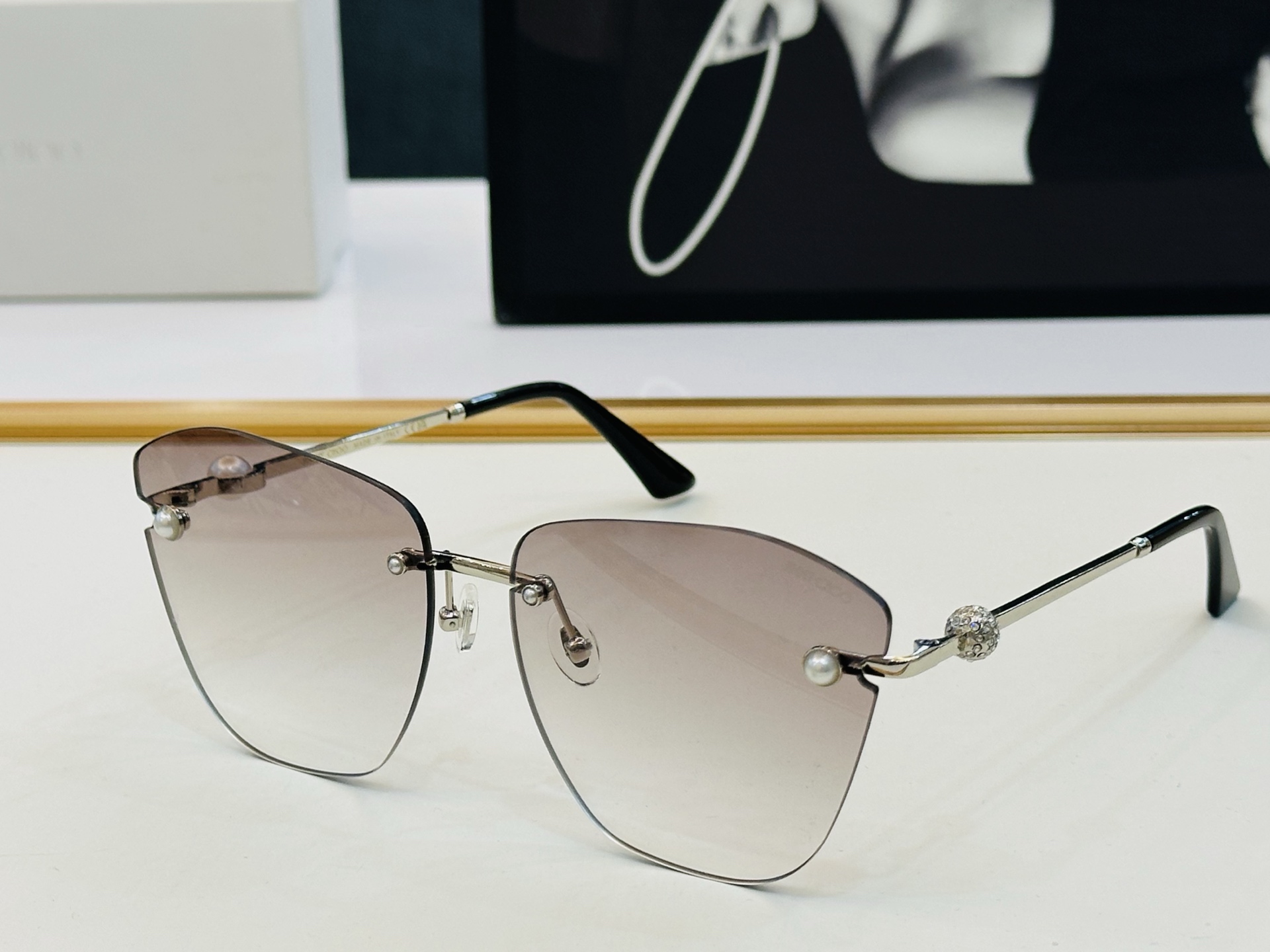 JIMMY CHO* 吉米家 JC4004HB Size：62口16-142 新款 坚持一如既往最高品质