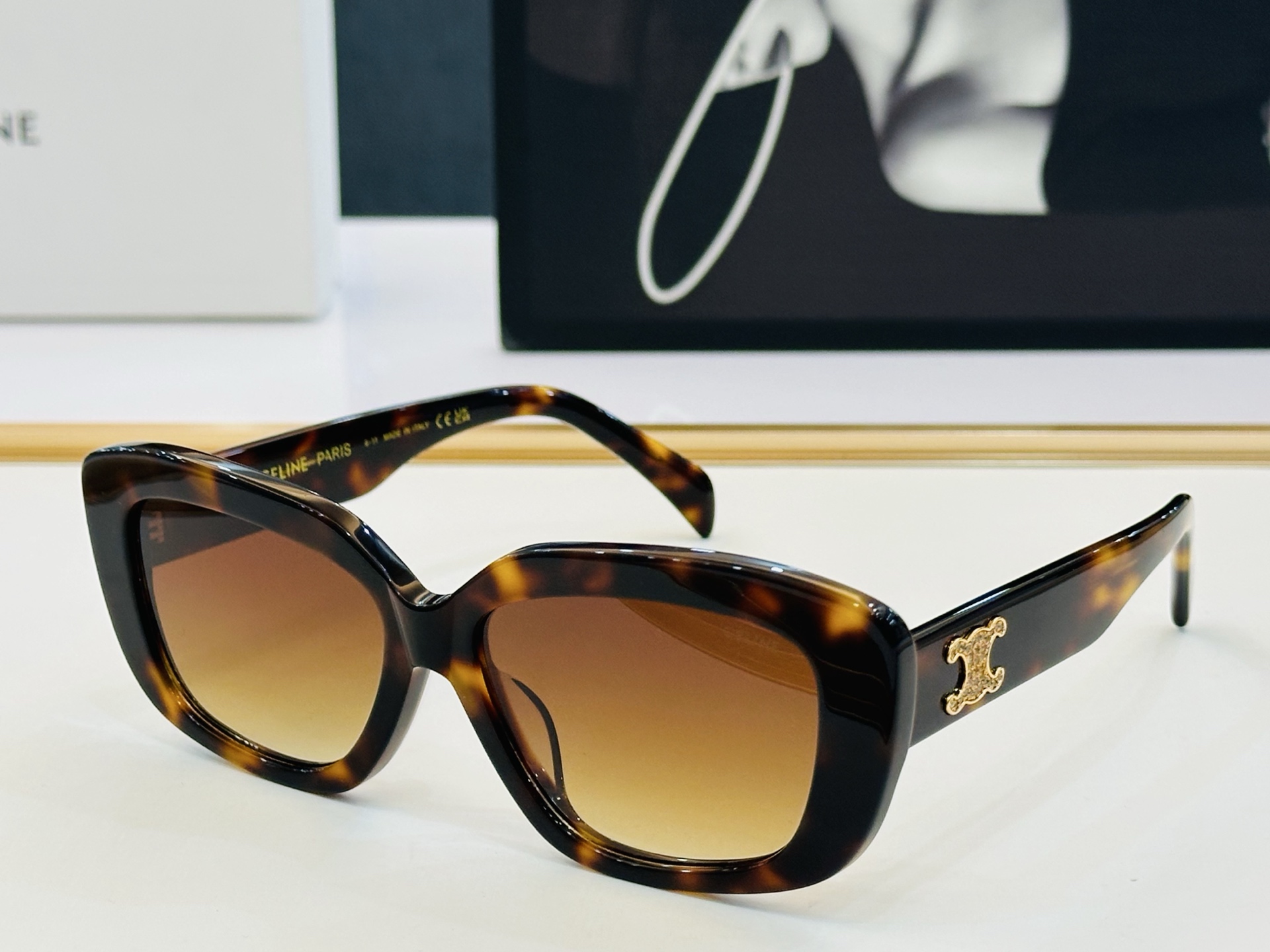 【CELINE】赛琳 CL40216U Size：56口16-145 一直热销的款式，欧美风 光泽度好 