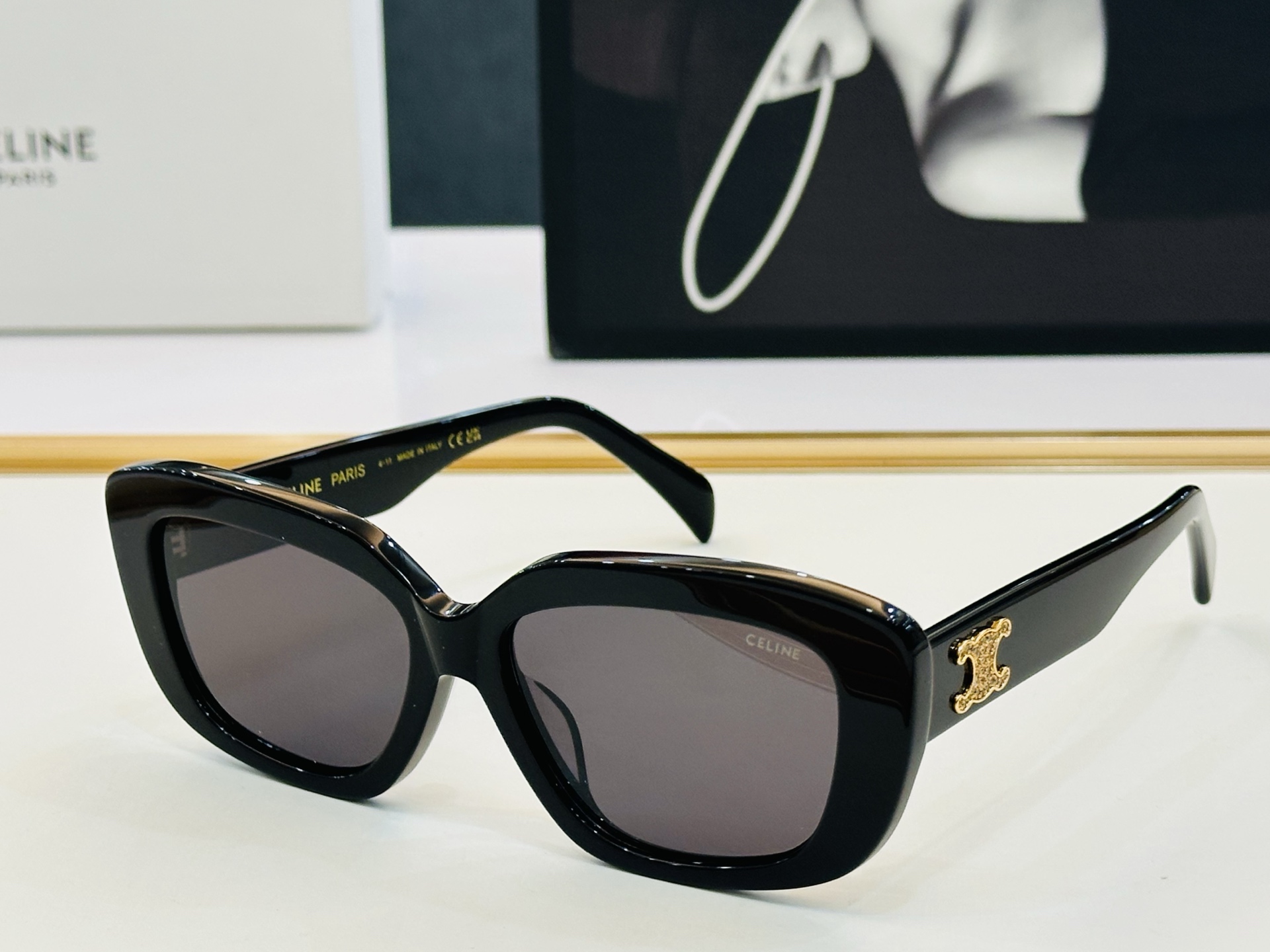 【CELINE】赛琳 CL40216U Size：56口16-145 一直热销的款式，欧美风 光泽度好 