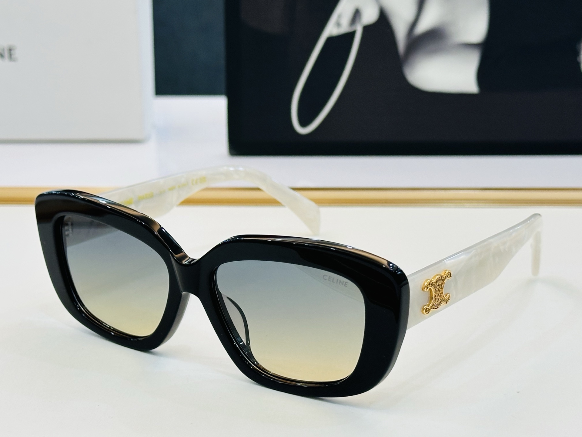 【CELINE】赛琳 CL40216U Size：56口16-145 一直热销的款式，欧美风 光泽度好 