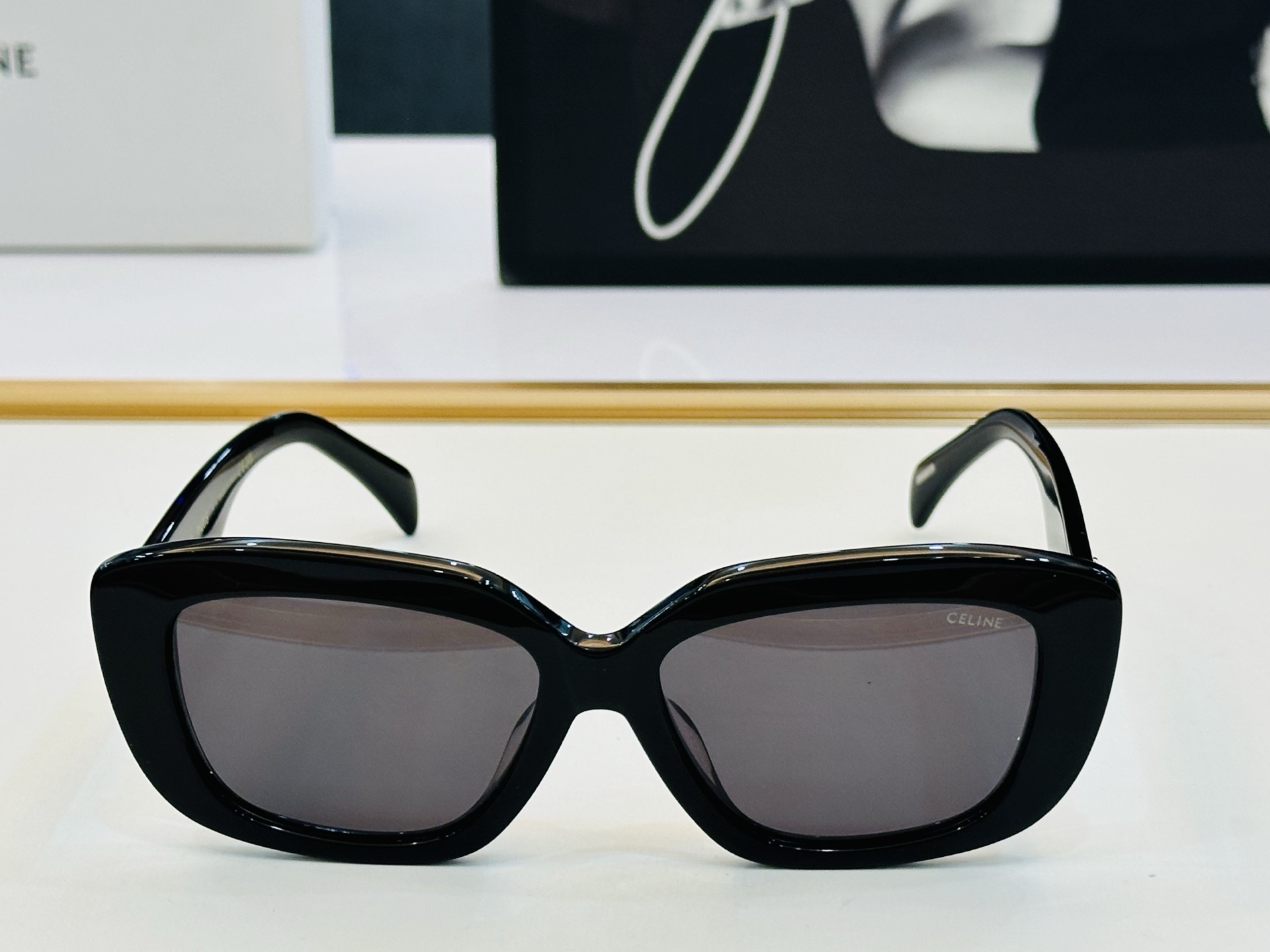 【CELINE】赛琳 CL40216U Size：56口16-145 一直热销的款式，欧美风 光泽度好 