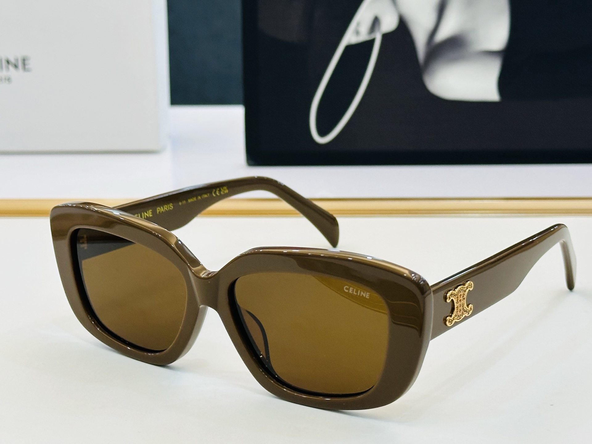 【CELINE】赛琳 CL40216U Size：56口16-145 一直热销的款式，欧美风 光泽度好 