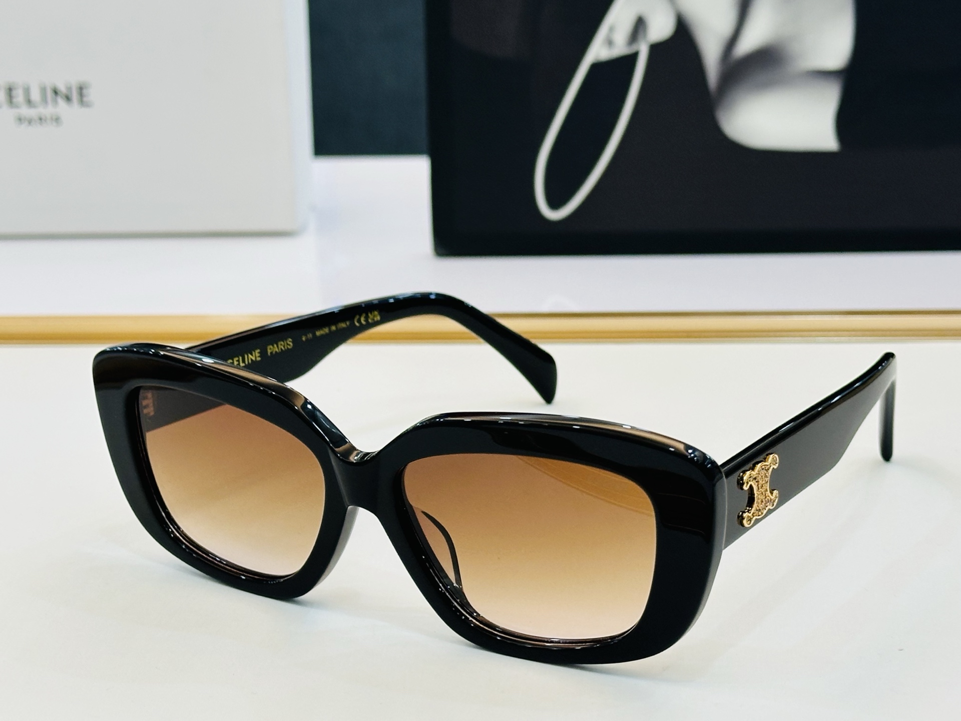 【CELINE】赛琳 CL40216U Size：56口16-145 一直热销的款式，欧美风 光泽度好 