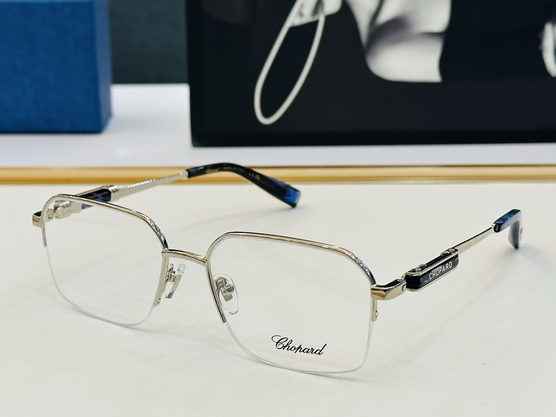 原版 ChoPard肖邦 MODEL: VCHL51 Size：57口18-145 以现代时尚的设计风格