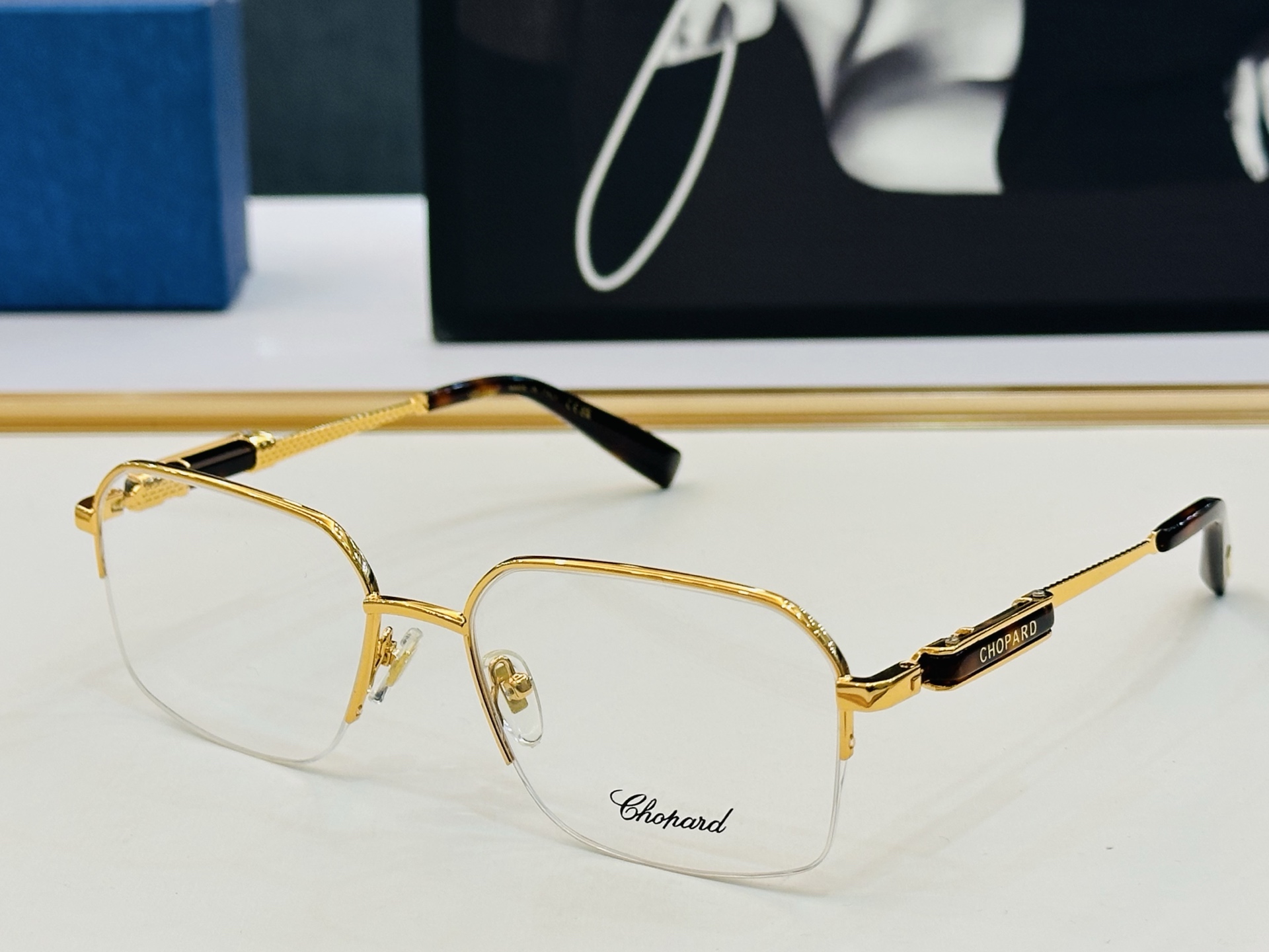 原版 ChoPard肖邦 MODEL: VCHL51 Size：57口18-145 以现代时尚的设计风格