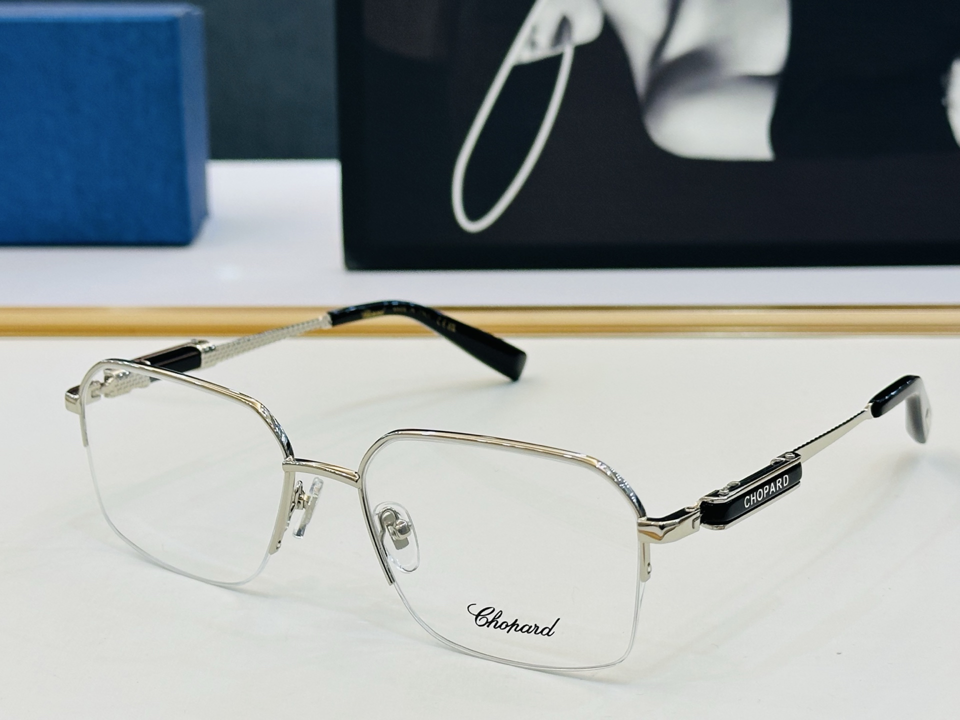 原版 ChoPard肖邦 MODEL: VCHL51 Size：57口18-145 以现代时尚的设计风格