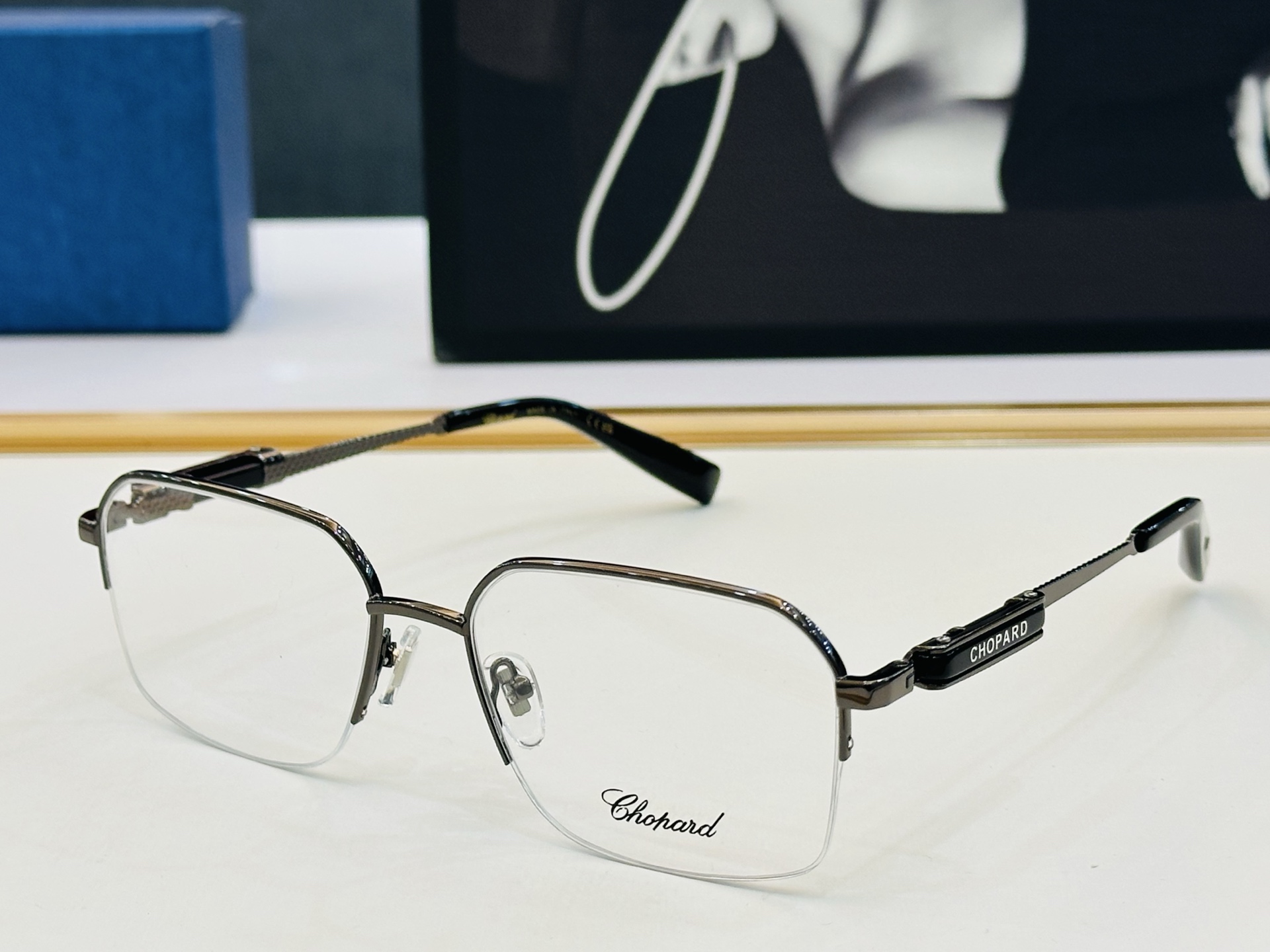 原版 ChoPard肖邦 MODEL: VCHL51 Size：57口18-145 以现代时尚的设计风格