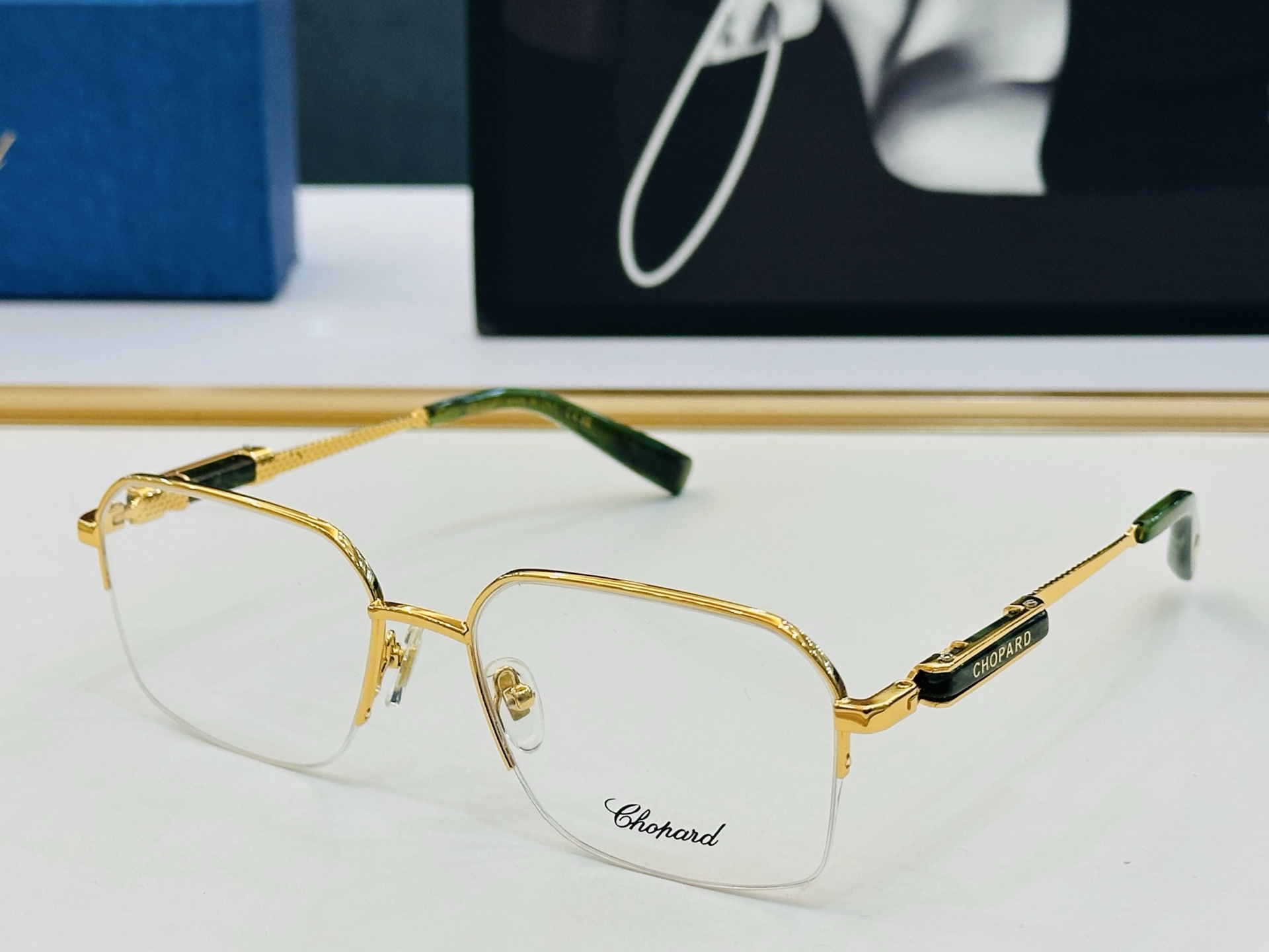 原版 ChoPard肖邦 MODEL: VCHL51 Size：57口18-145 以现代时尚的设计风格