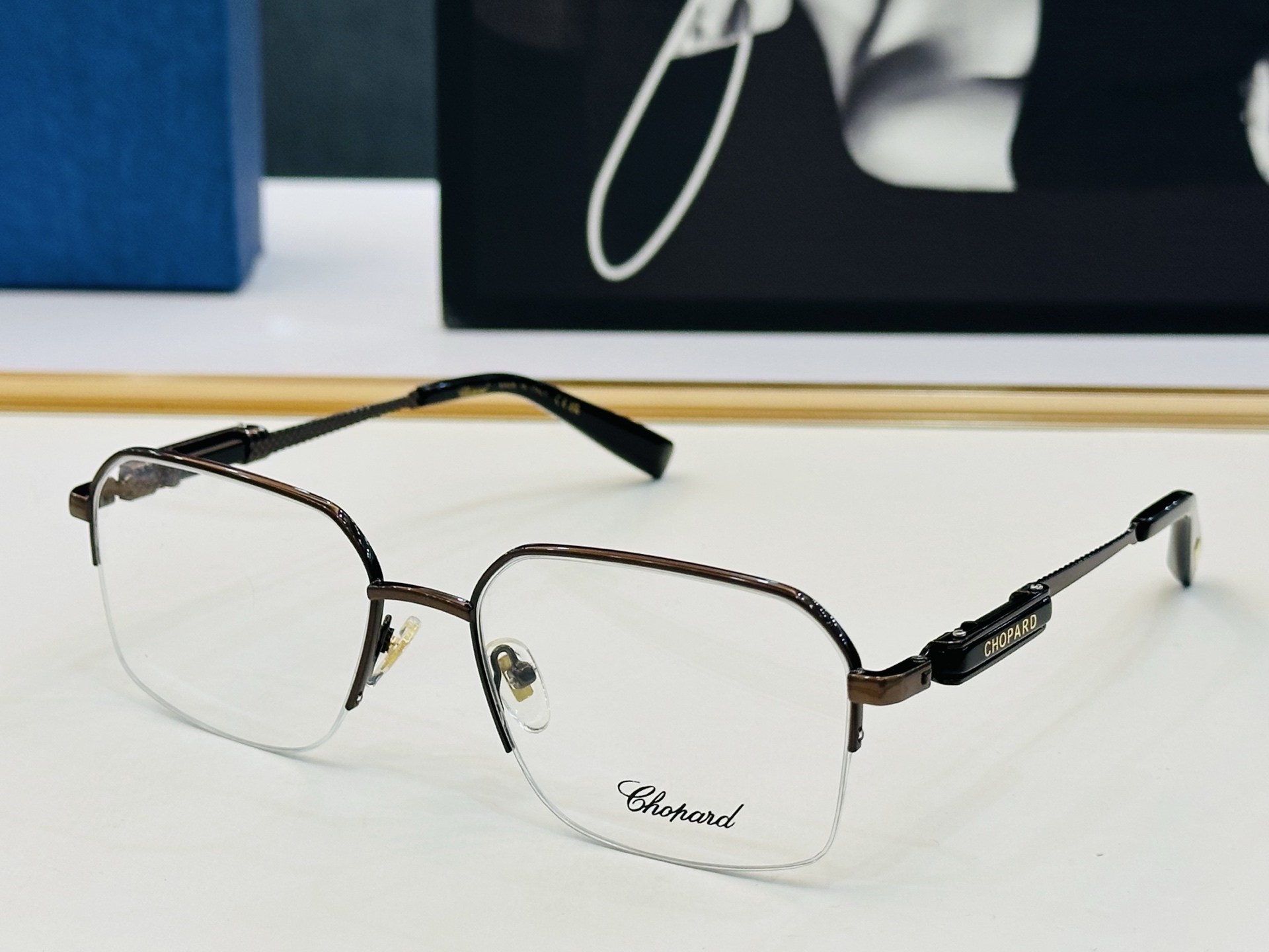 原版 ChoPard肖邦 MODEL: VCHL51 Size：57口18-145 以现代时尚的设计风格